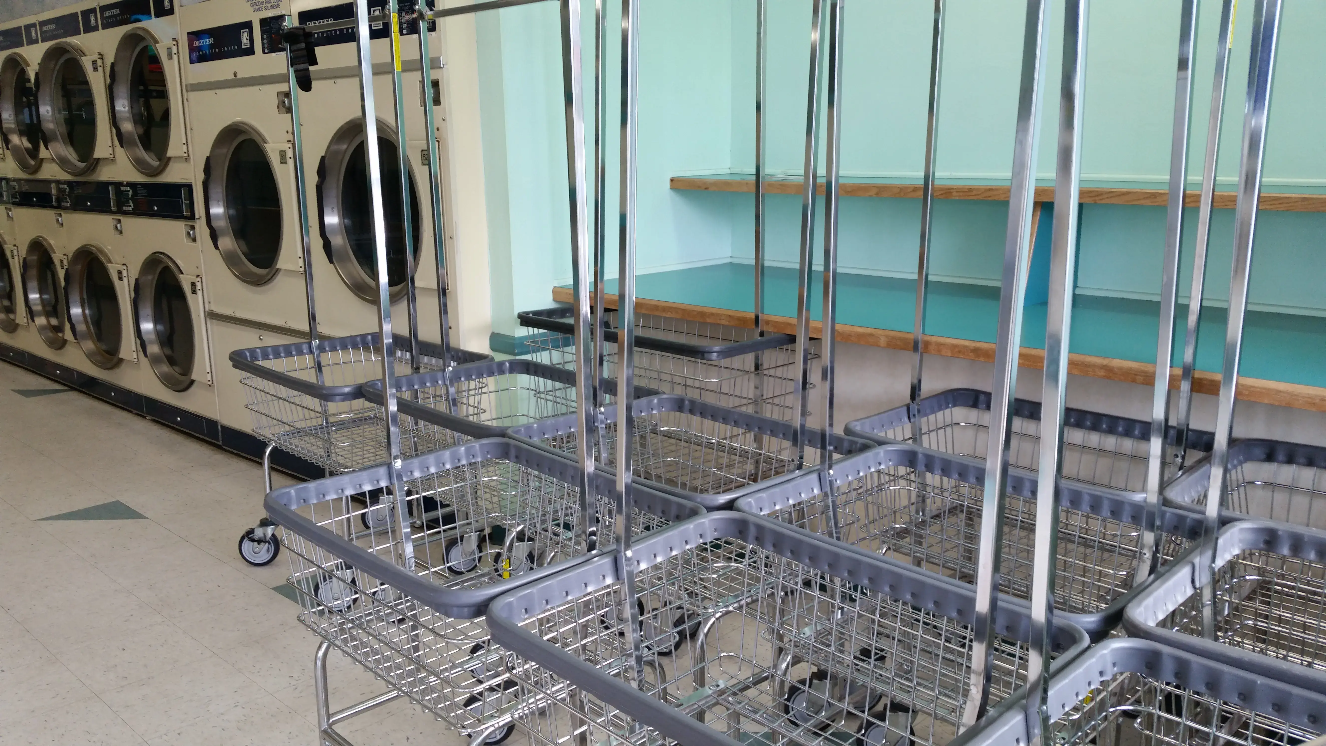 Beachside Del Mar Laundromat - Image 10