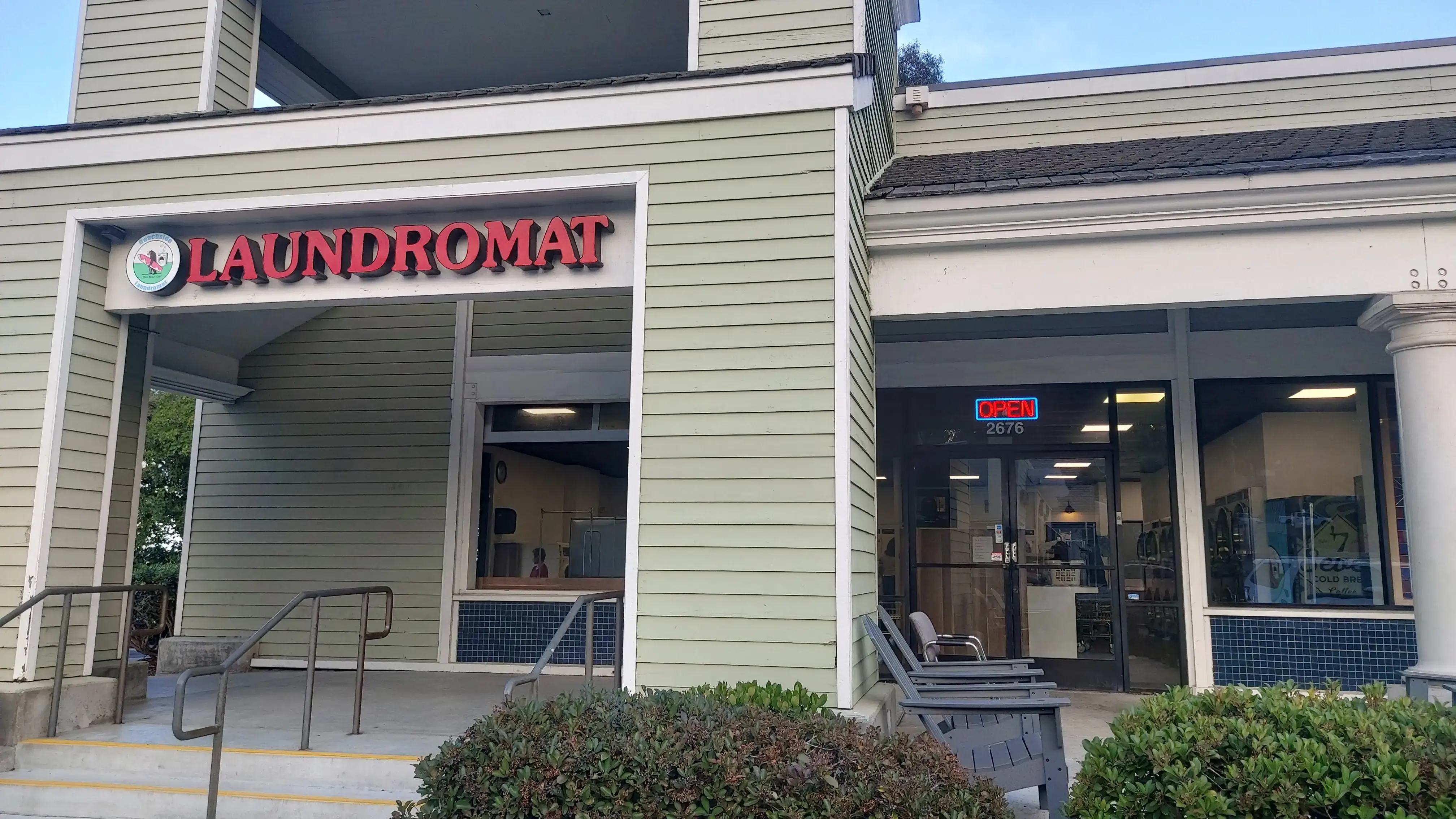 Beachside Del Mar Laundromat - Image 4