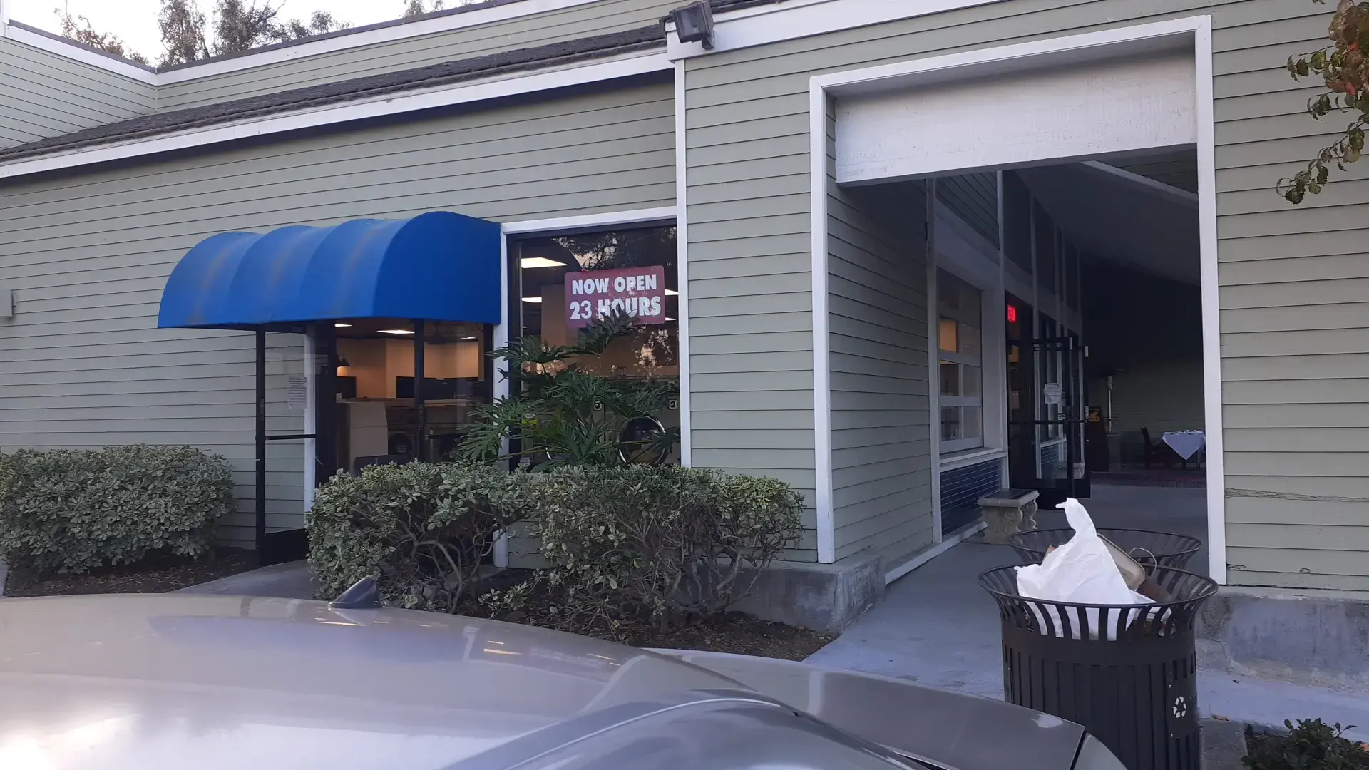 Beachside Del Mar Laundromat thumbnail 5