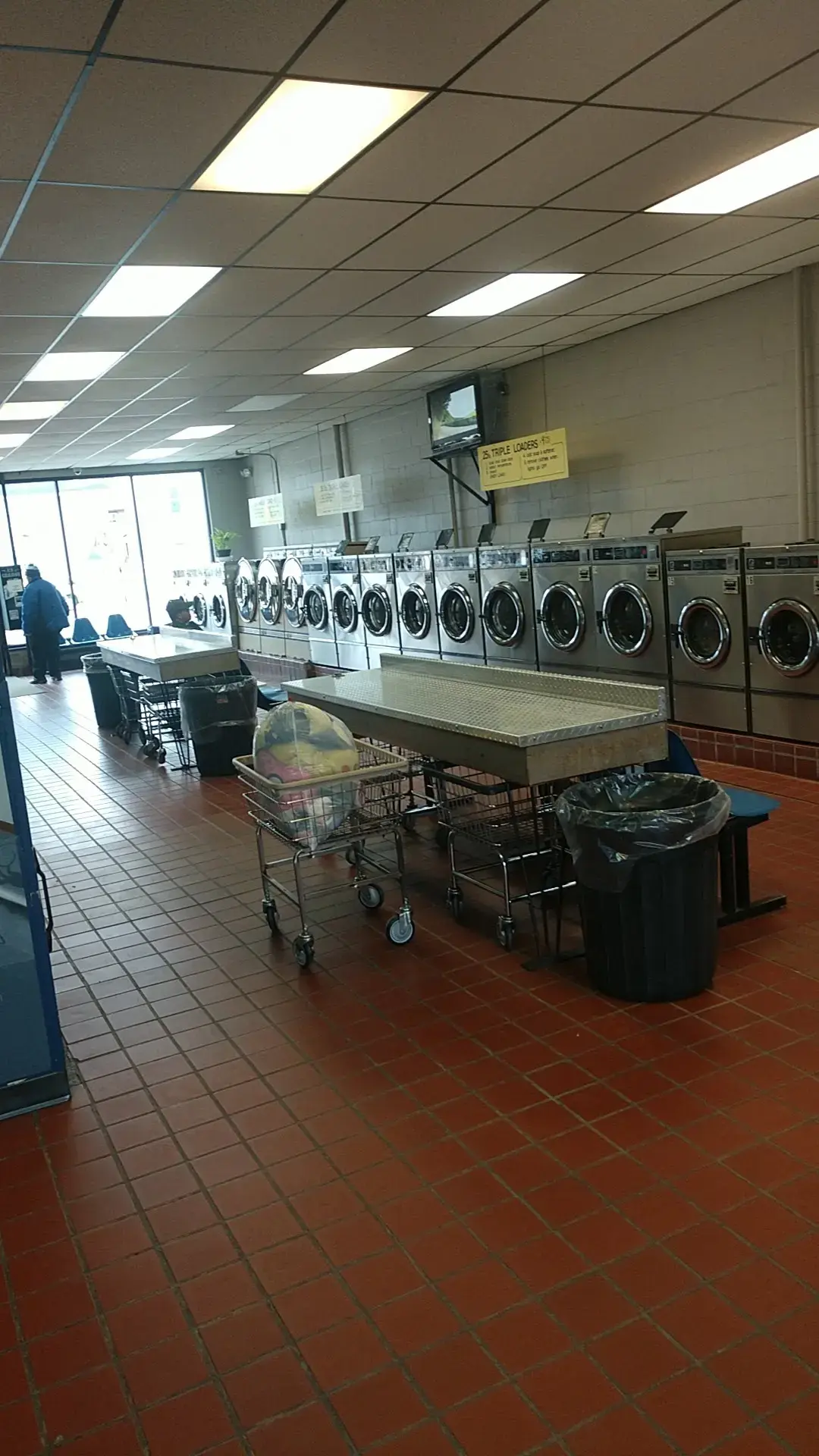 Beal's Cleaners & Laundromat thumbnail 20