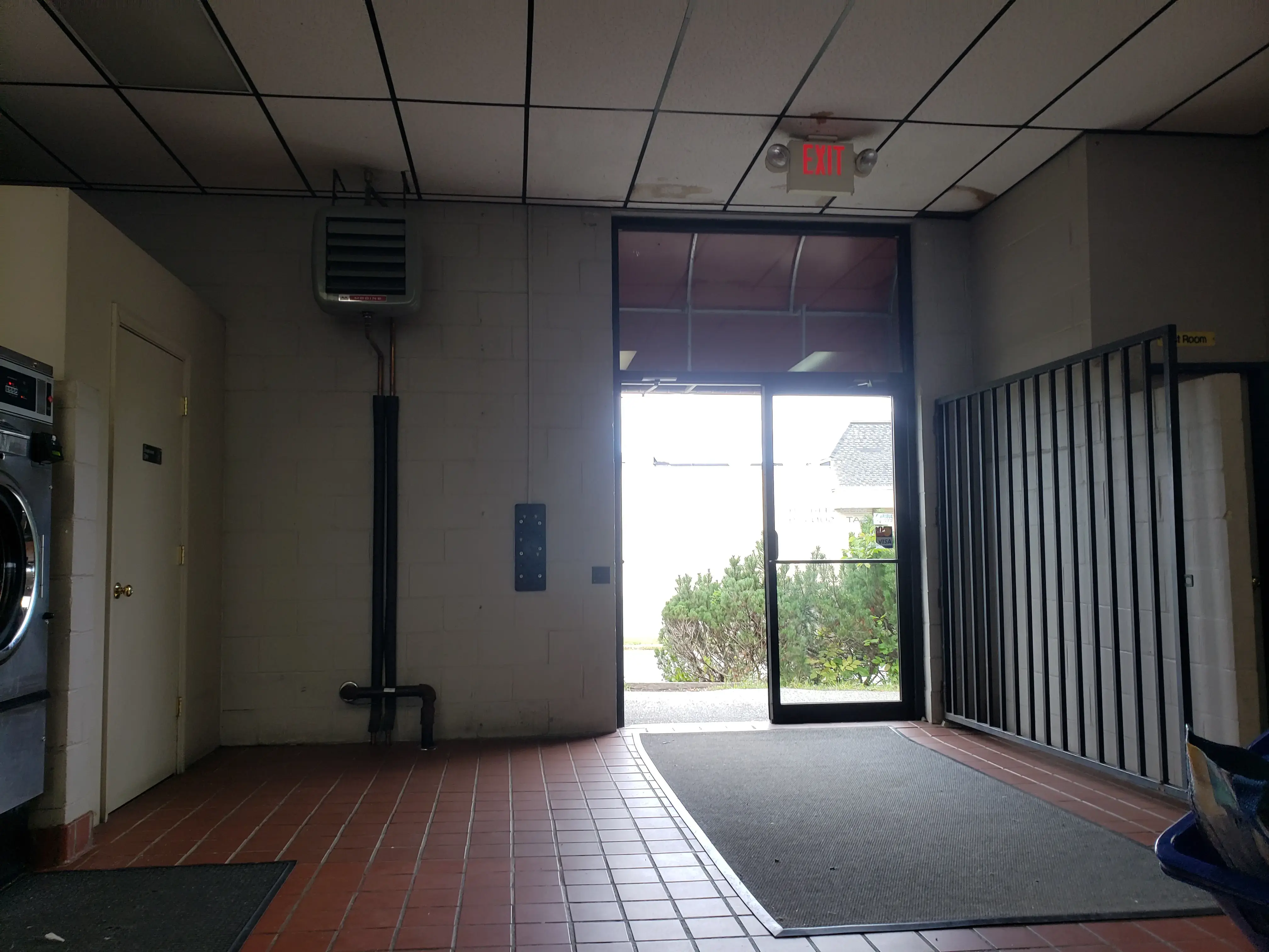 Beal's Cleaners & Laundromat - Image 13