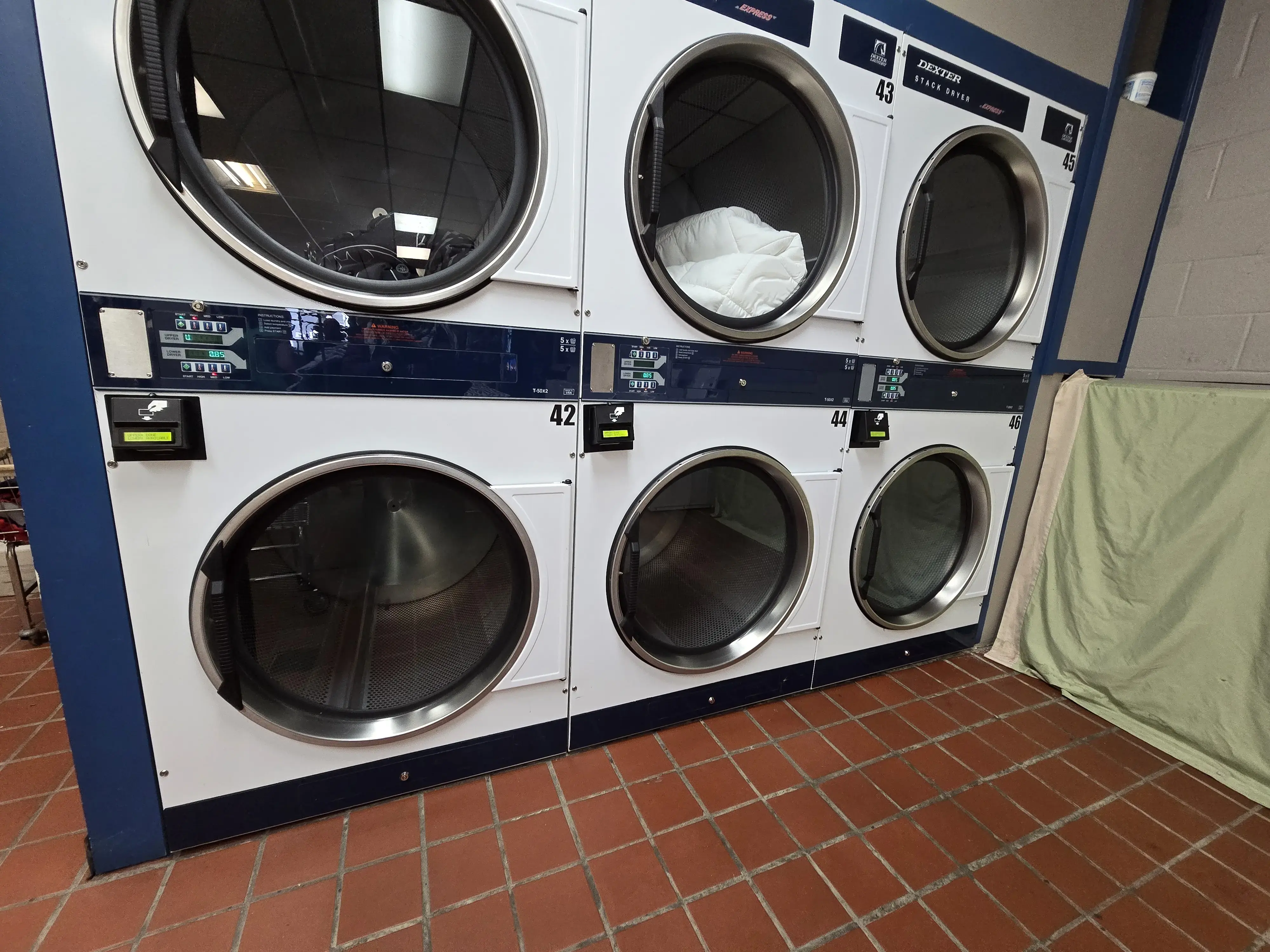 Beal's Cleaners & Laundromat - Image 18