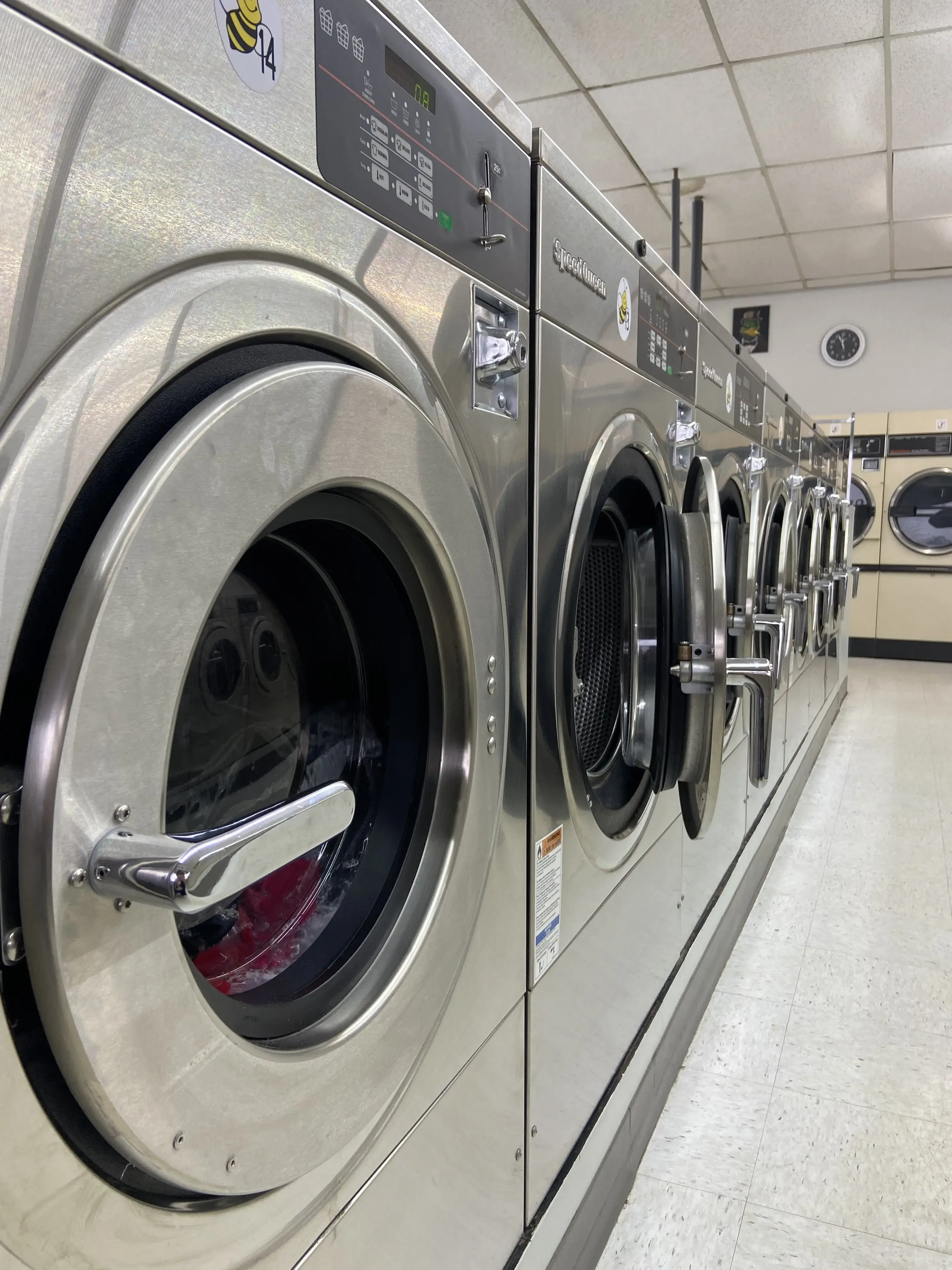 Bee Klean Laundromat LLC - Image 14