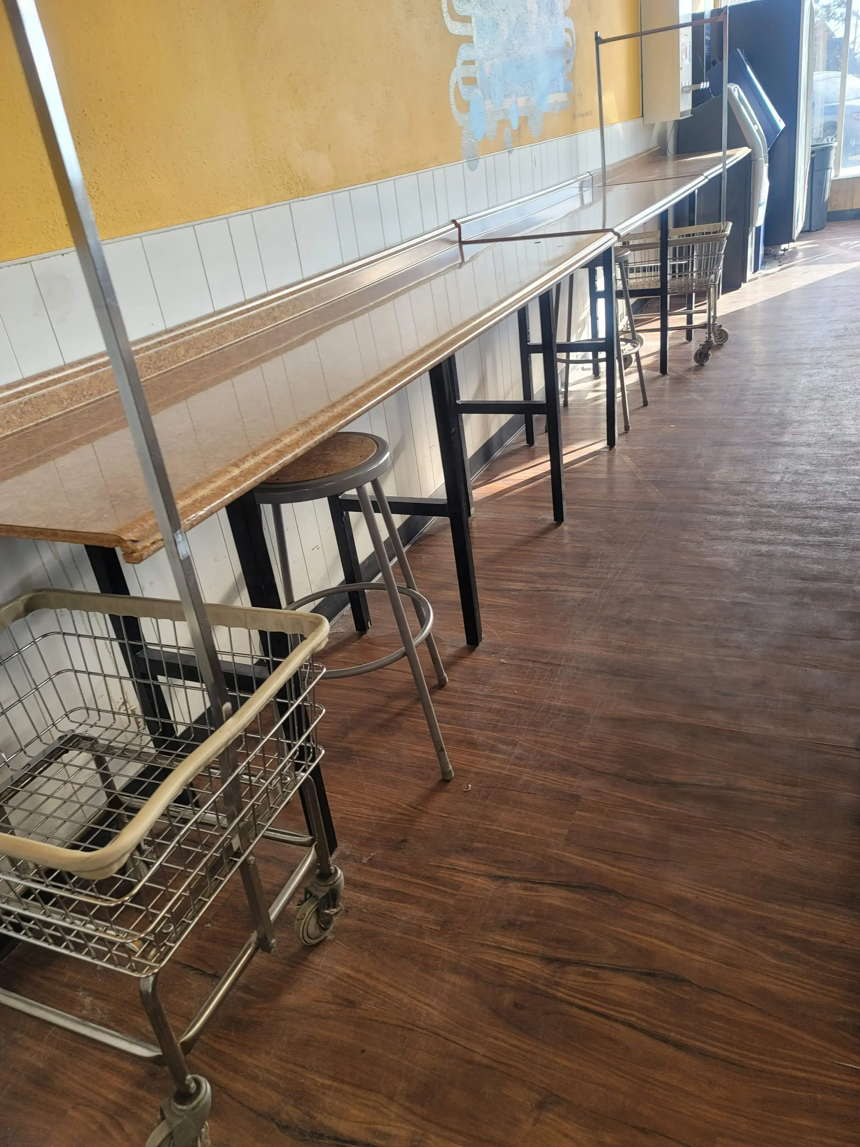 Bellevue Laundromat thumbnail 9