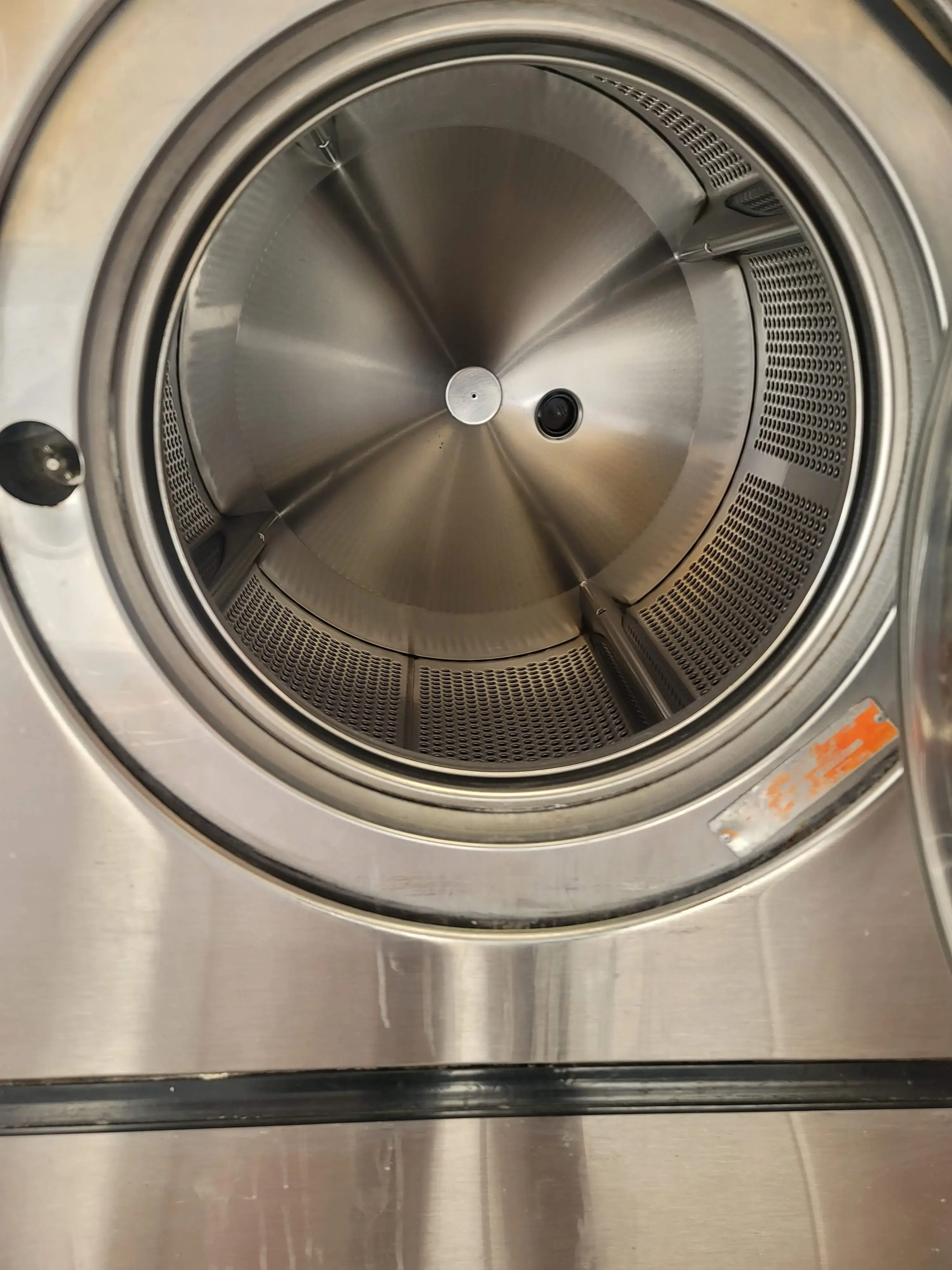 Bellevue Laundromat - Image 11