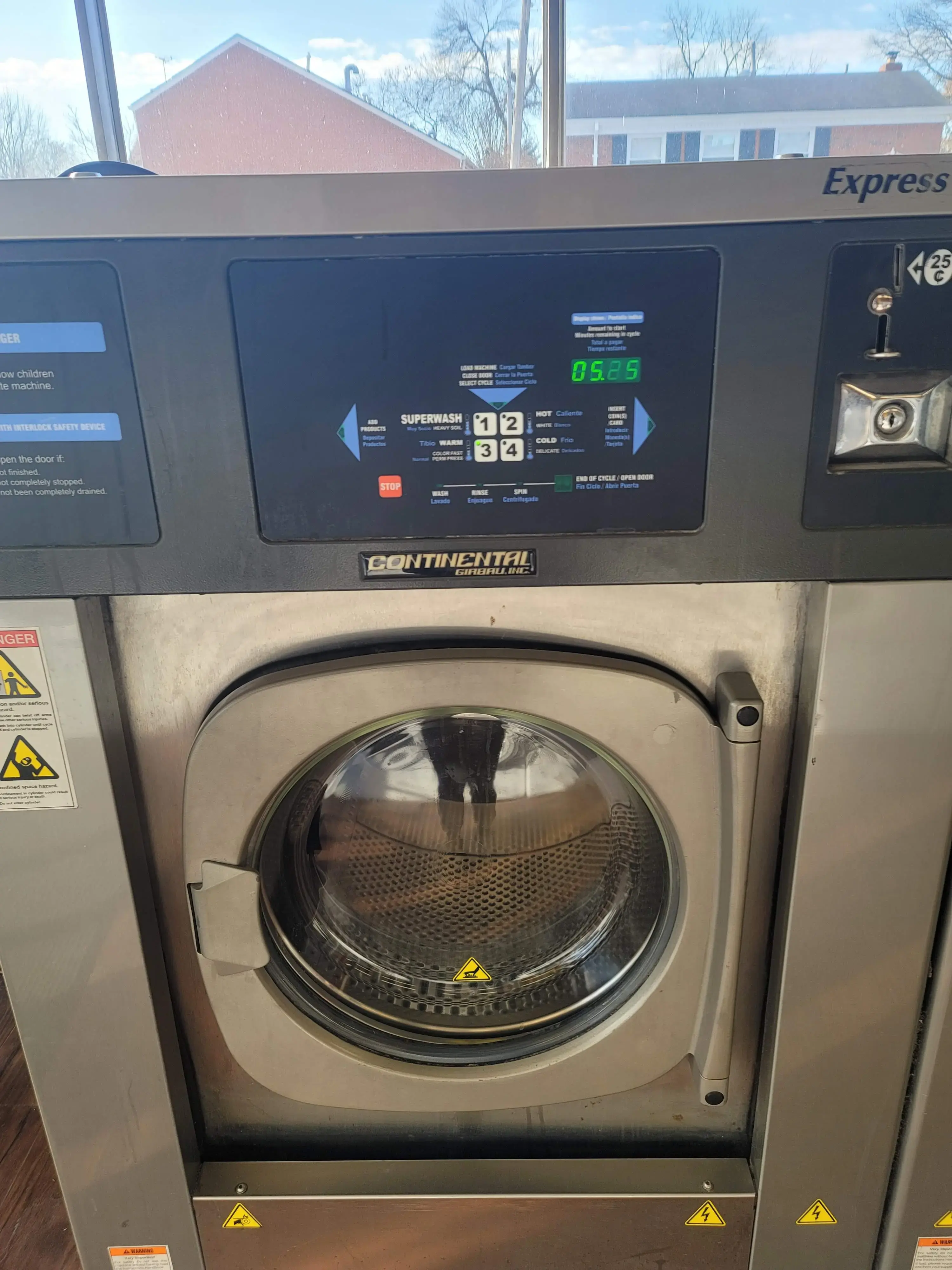 Bellevue Laundromat - Image 5