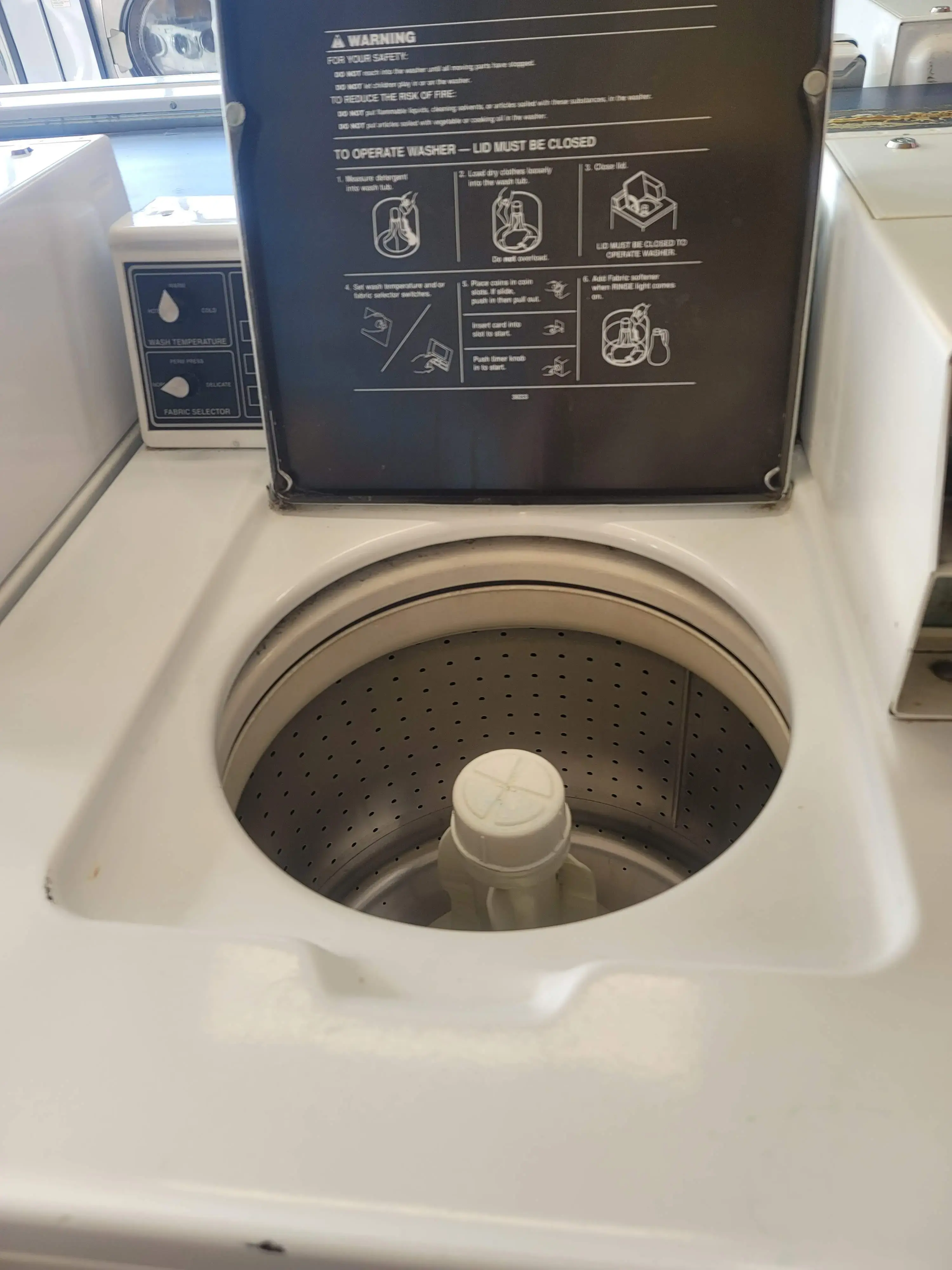 Bellevue Laundromat - Image 4