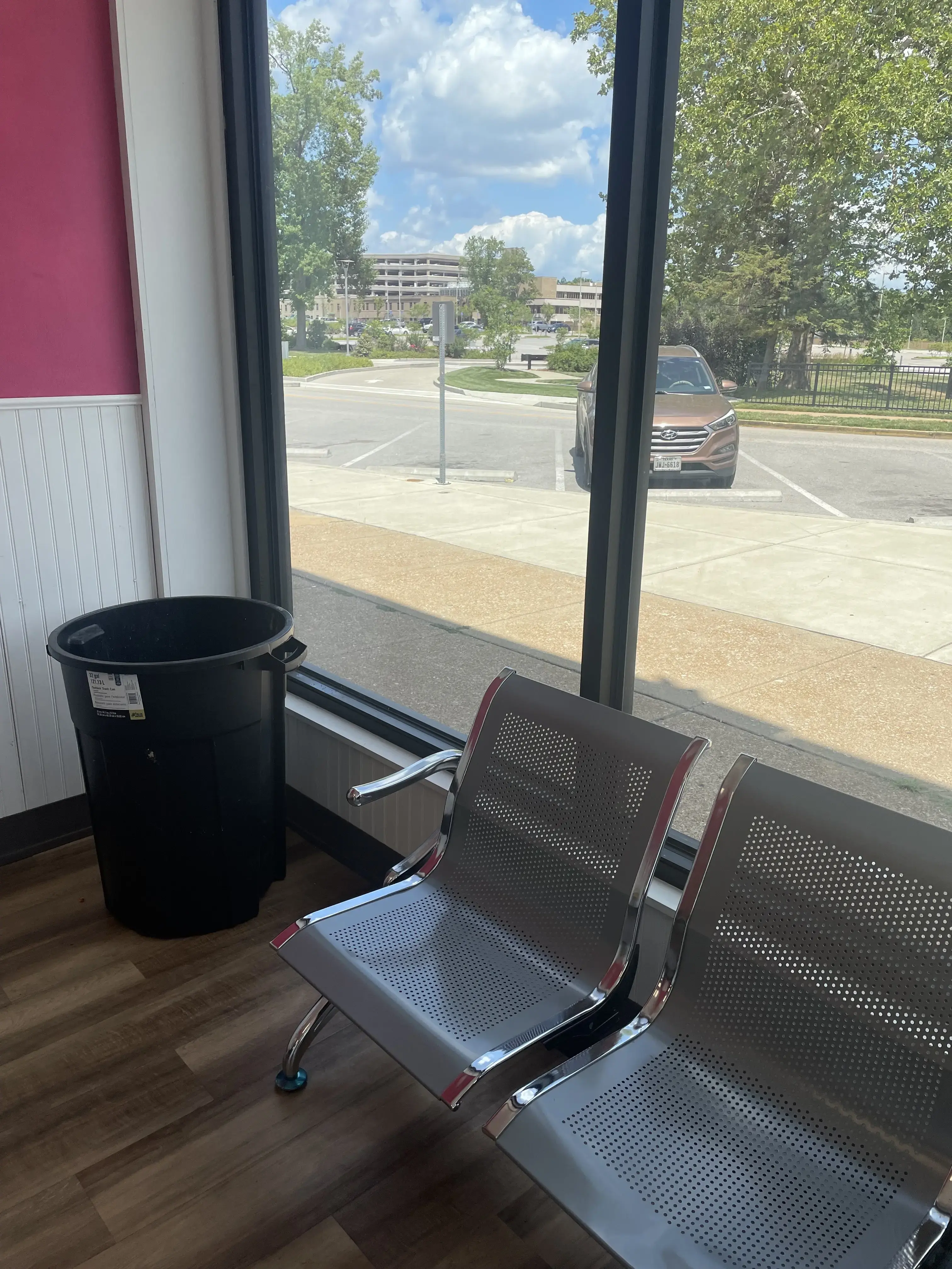 Bellevue Laundromat - Image 17