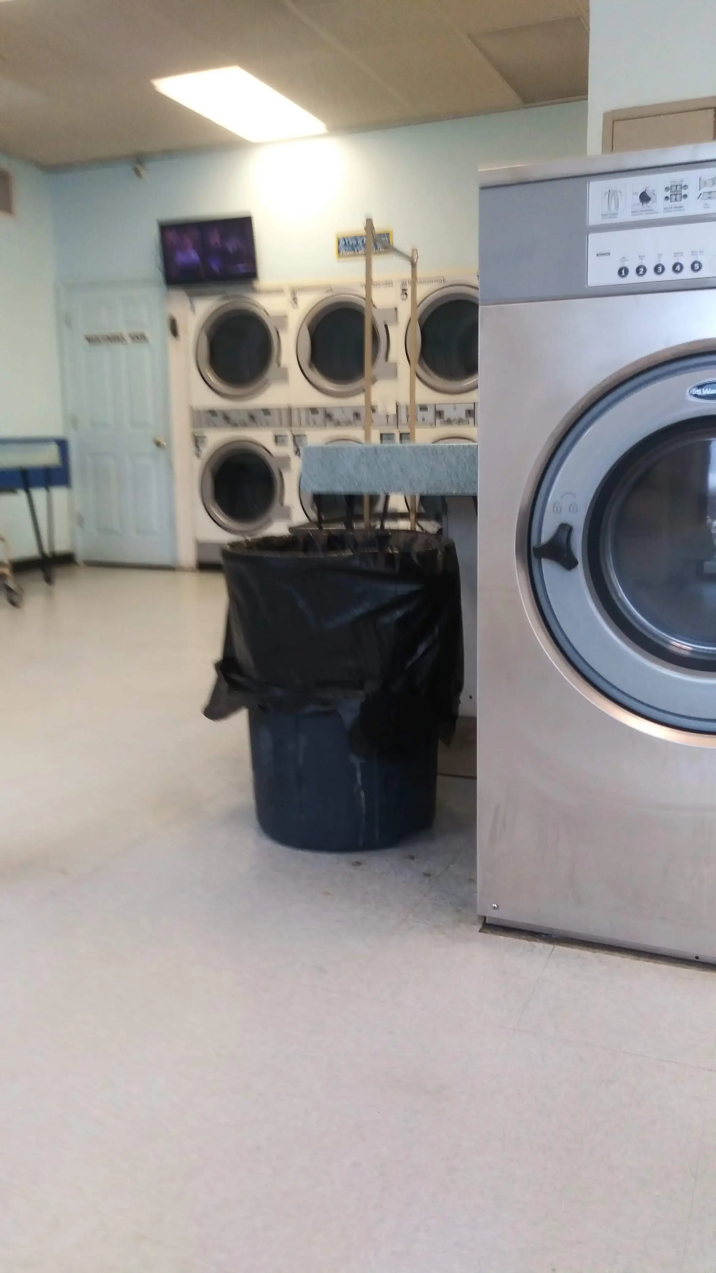 Bellview Brite Wash Laundromat thumbnail 4