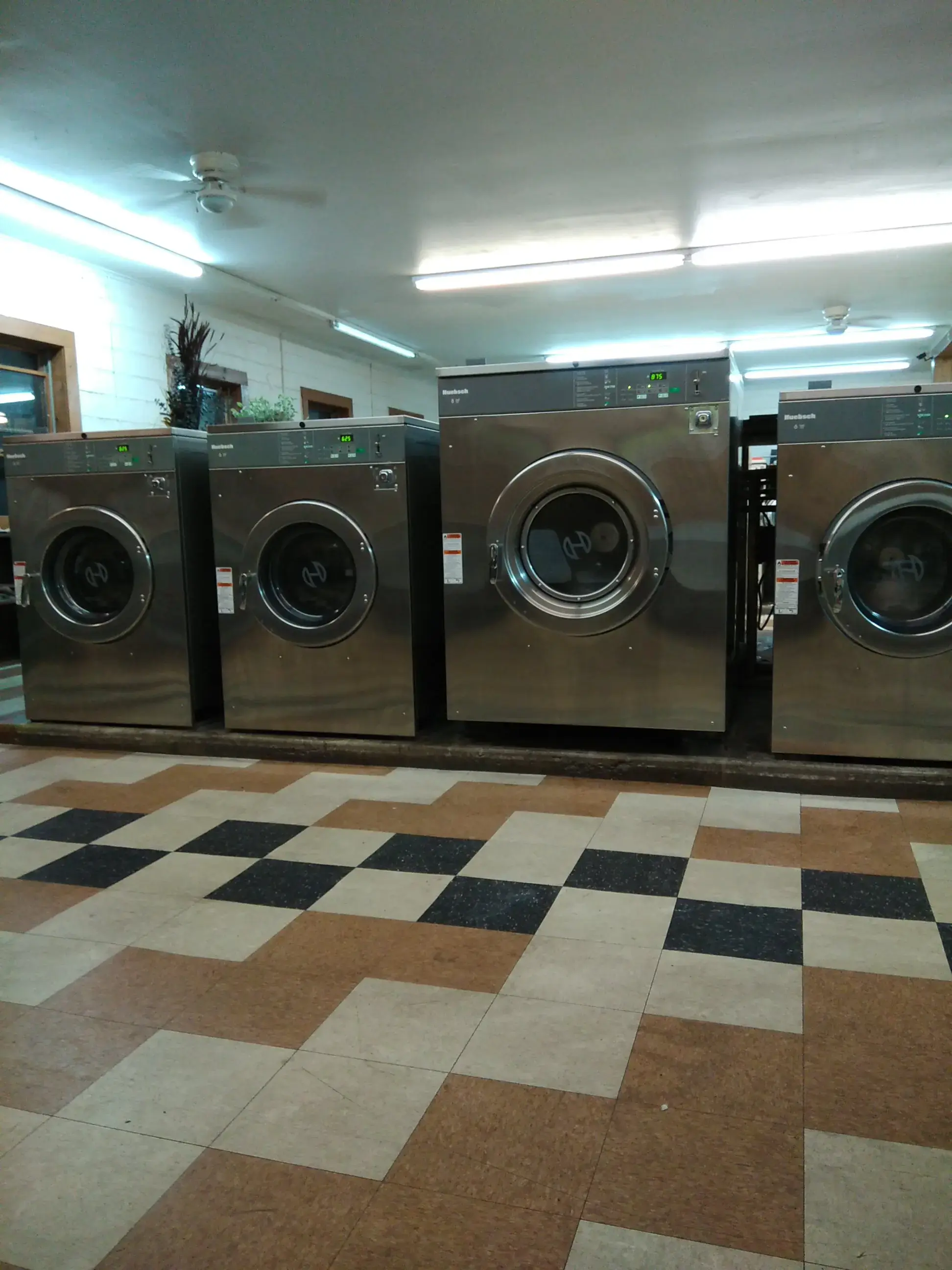 Bennett Street Laundromat - Image 13
