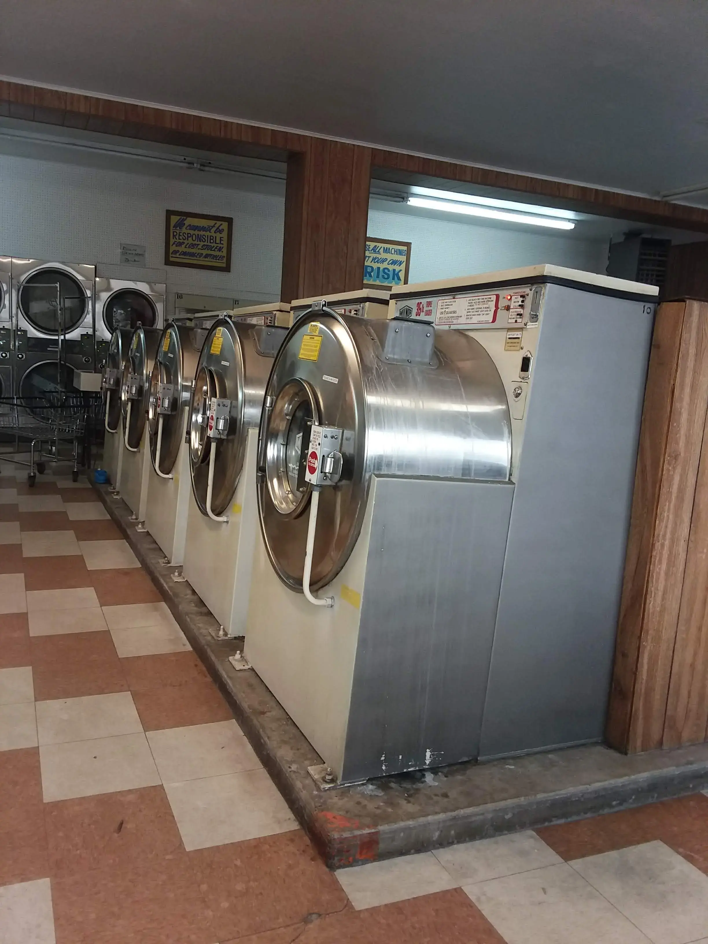 Bennett Street Laundromat - Image 9