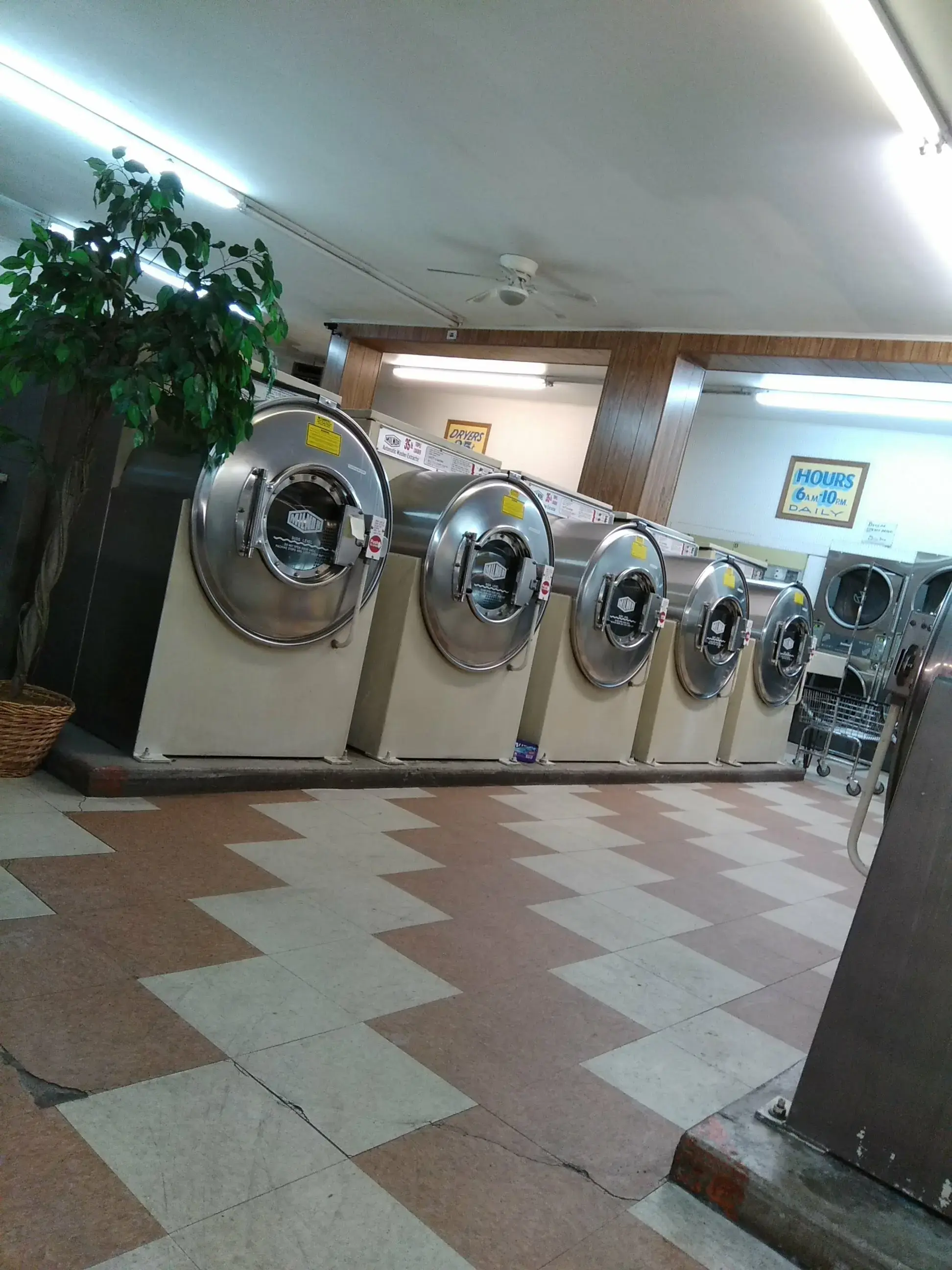 Bennett Street Laundromat thumbnail 12