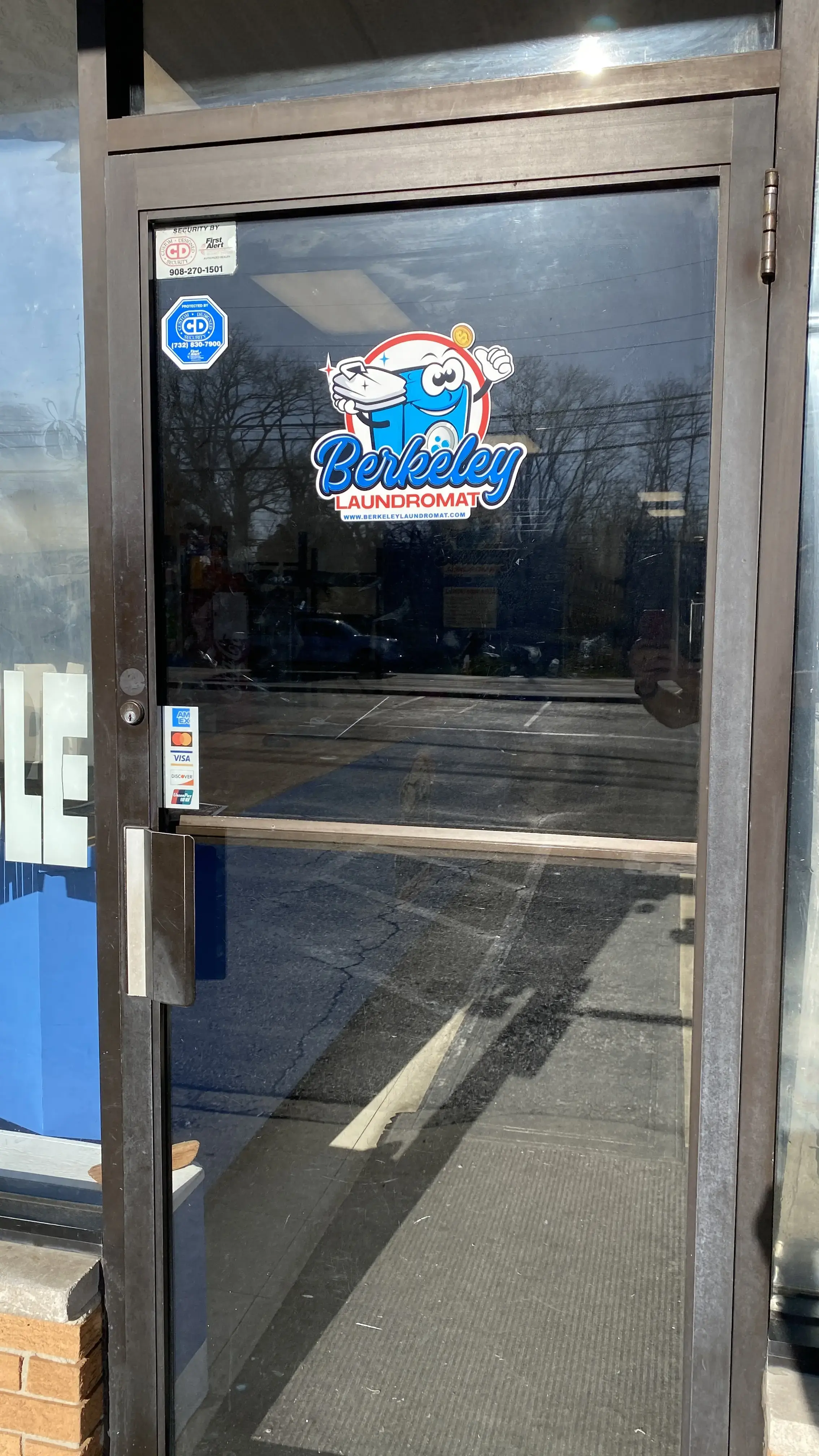 Berkeley Laundromat - Image 12