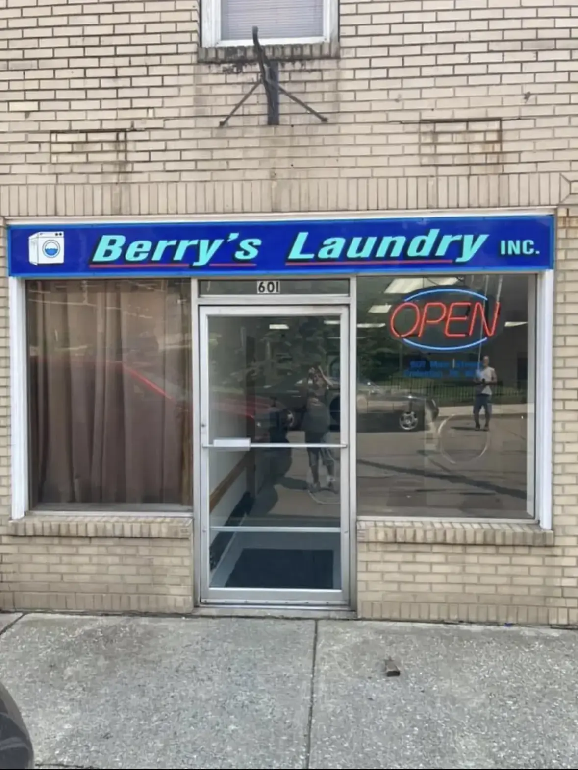 Berry’s Laundry Inc - Image 4