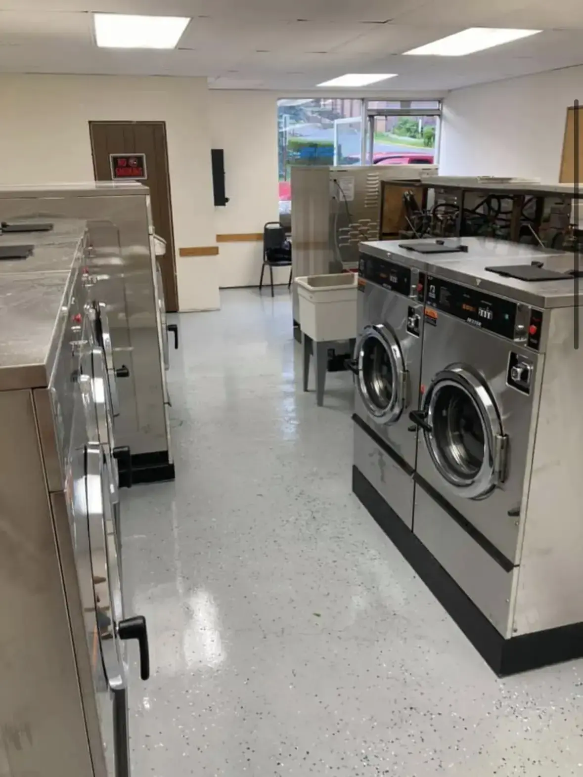 Berry’s Laundry Inc - Image 1