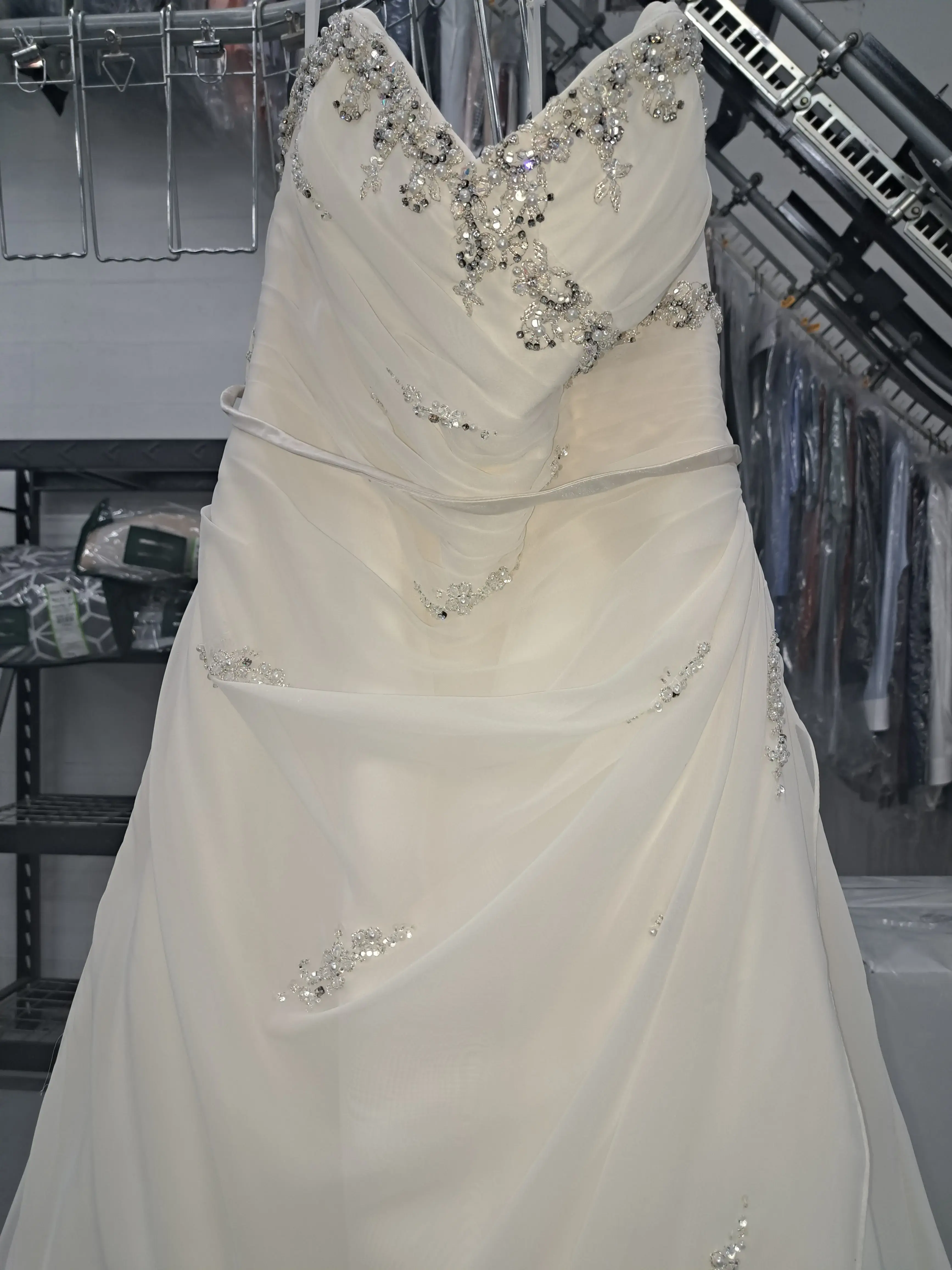 Best Cleaners and Laundry - Image 19