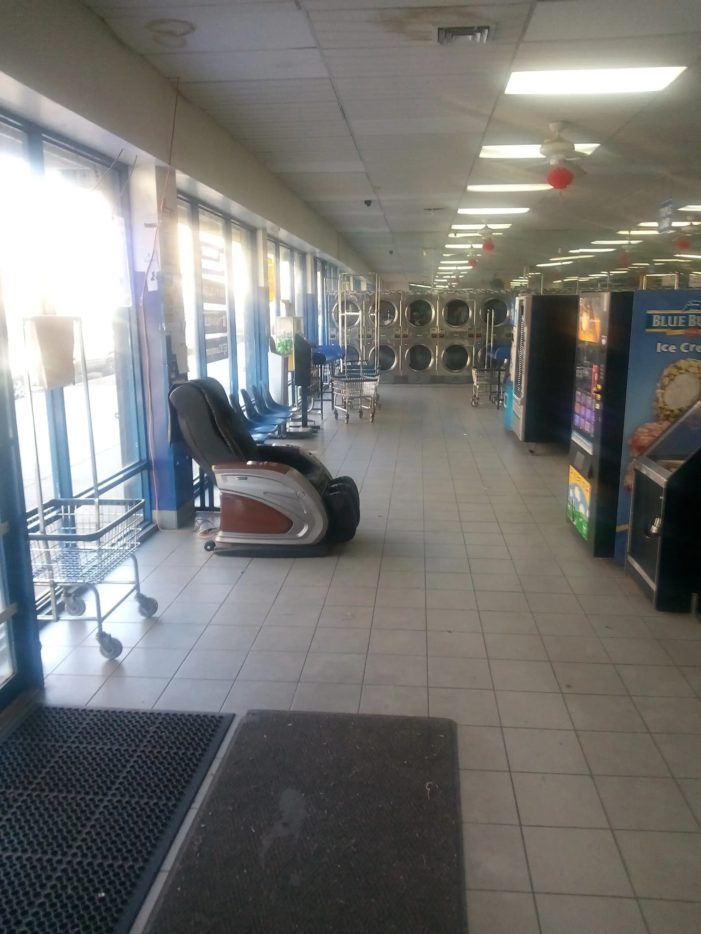 Best Today's Laundromat - Image 15