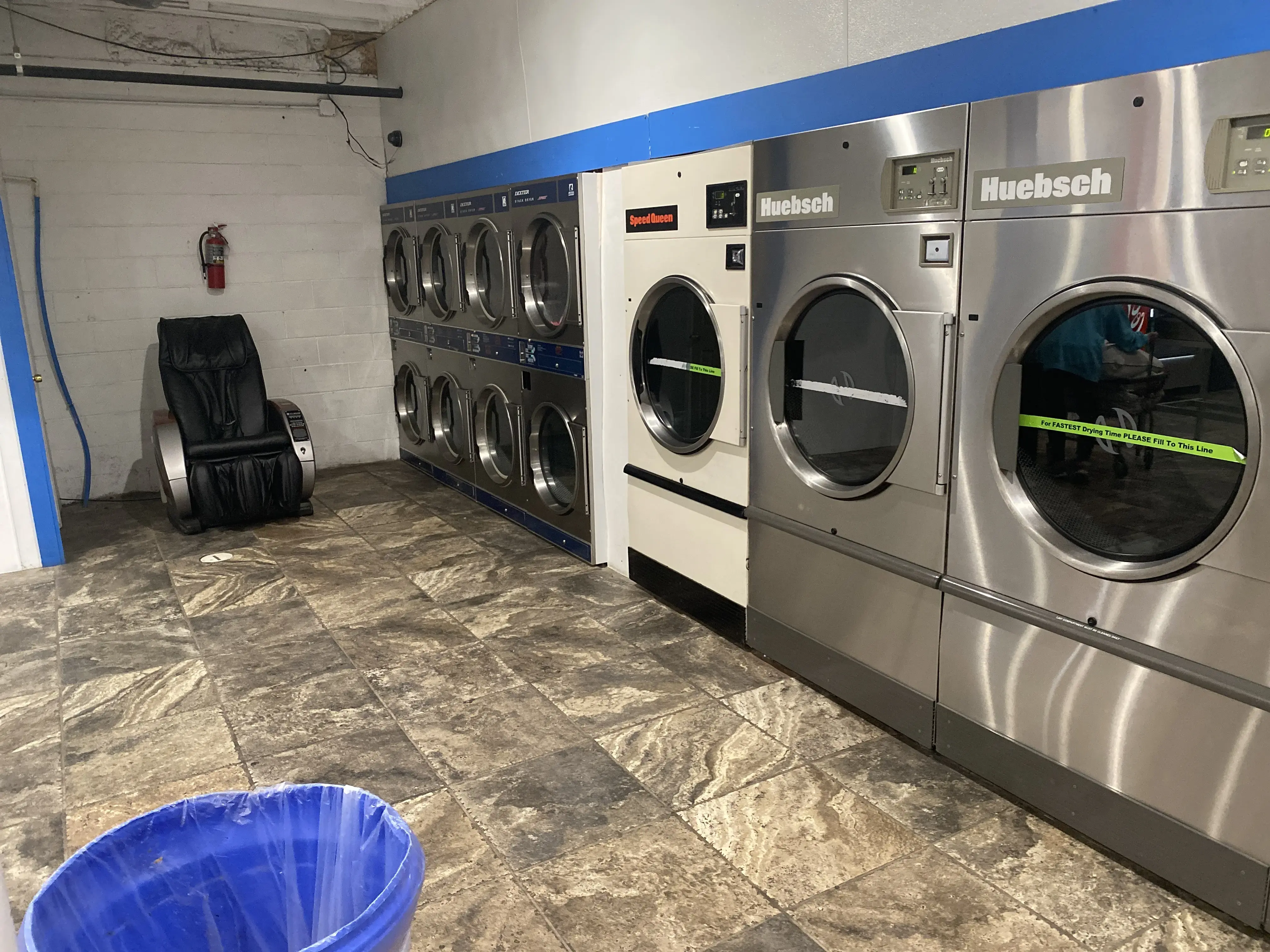 Best Wash Laundromat thumbnail 1