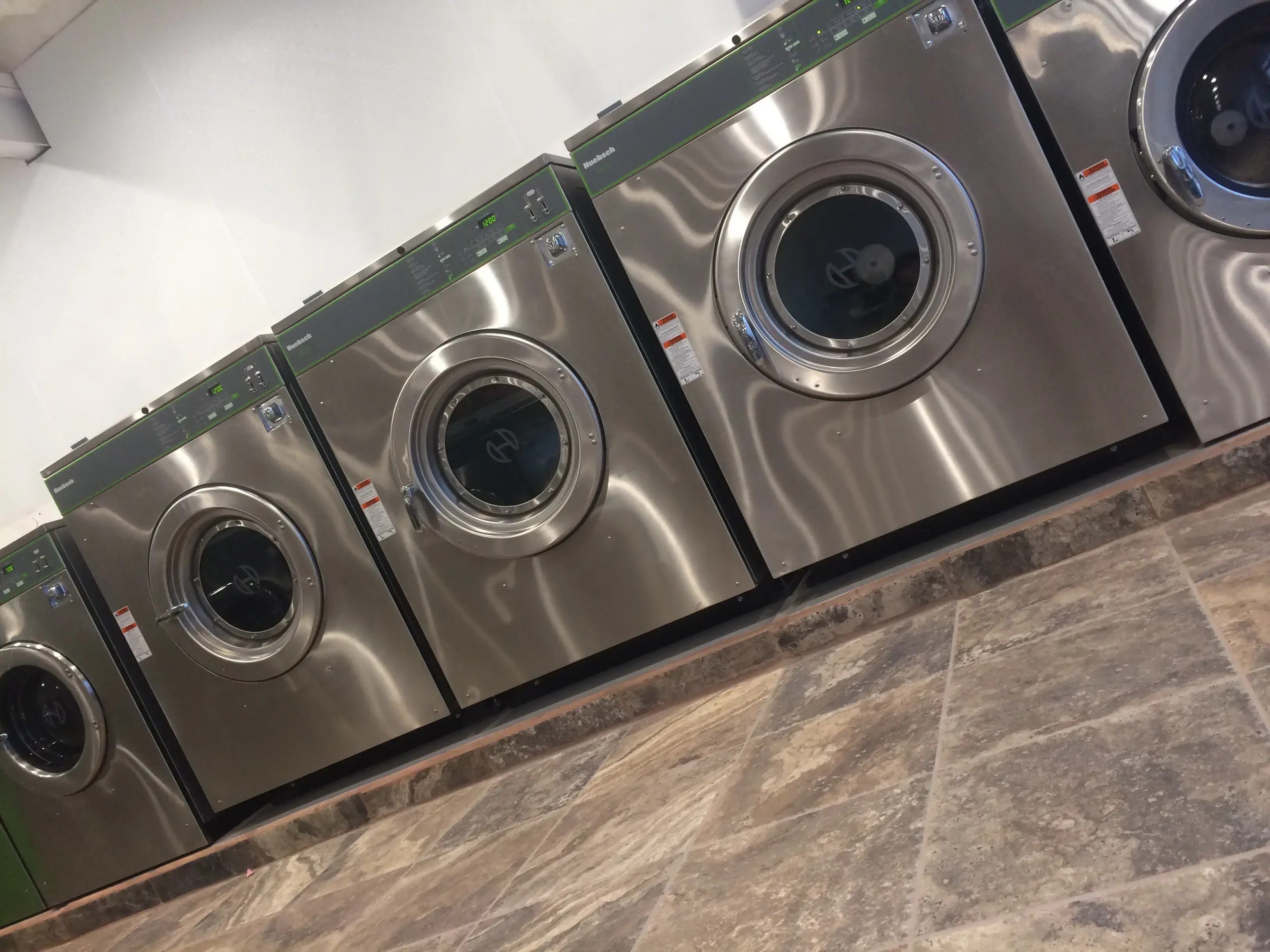 Best Wash Laundromat - Image 5