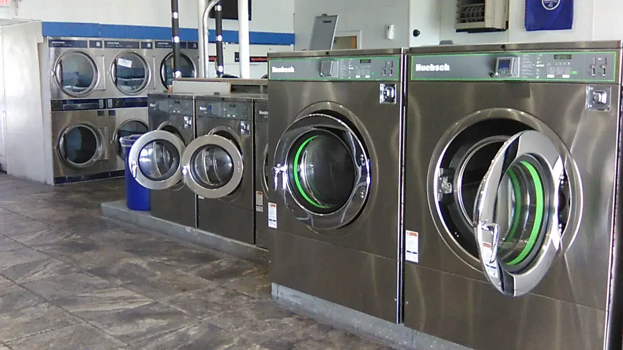 Best Wash Laundromat - Image 12