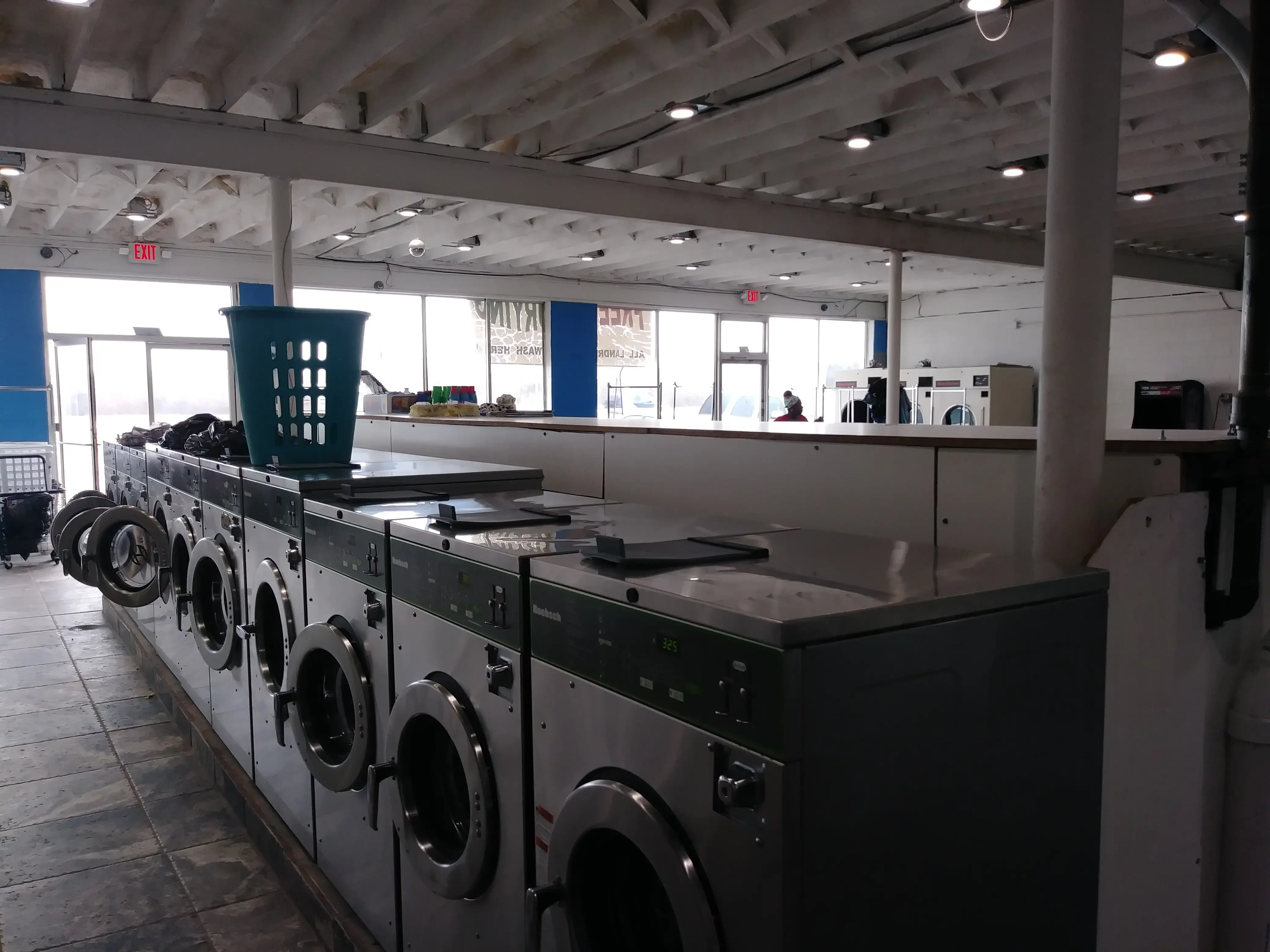 Best Wash Laundromat thumbnail 13