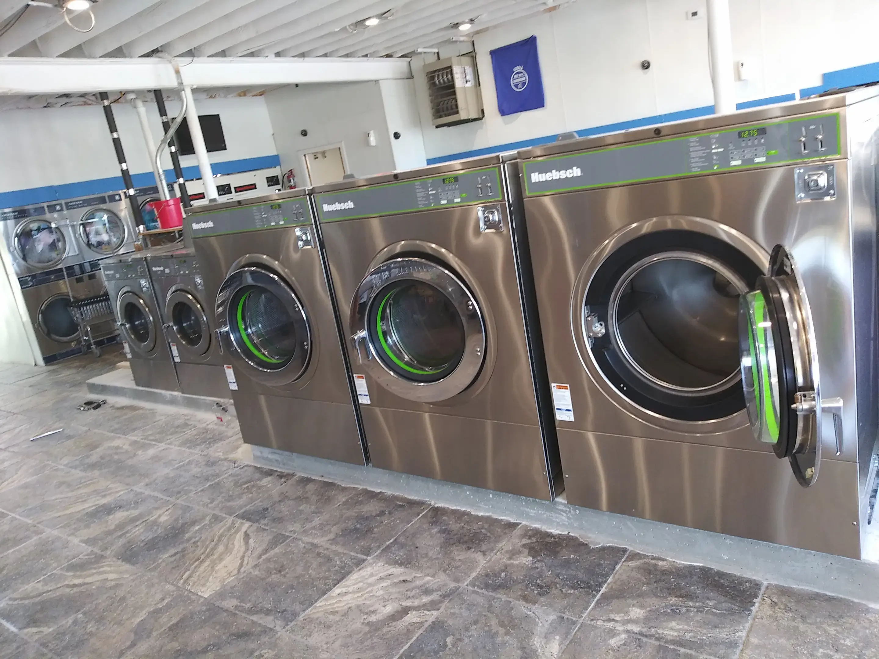 Best Wash Laundromat - Image 14