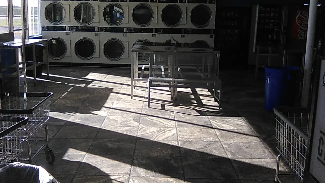 Best Wash Laundromat - Image 3