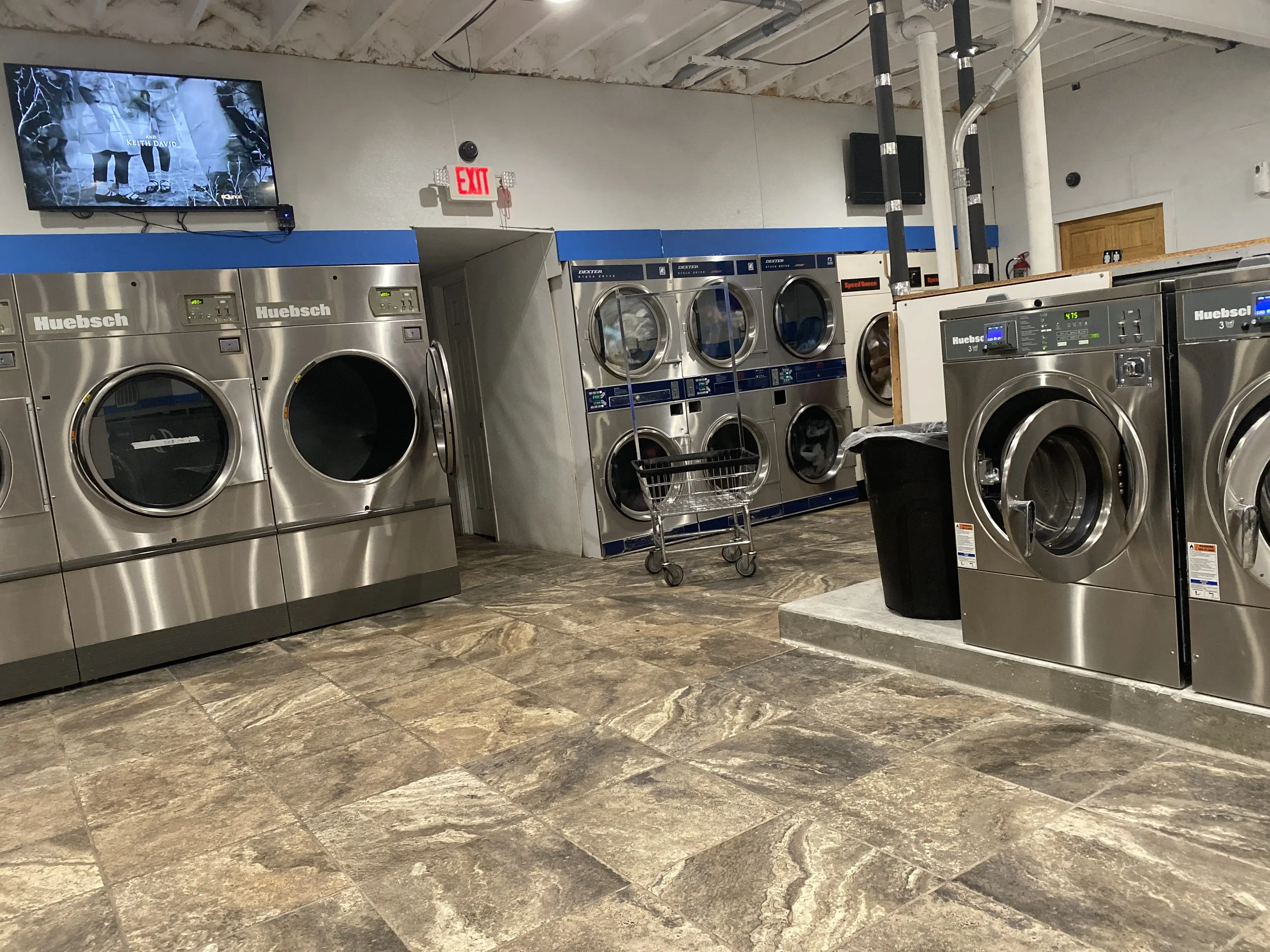 Best Wash Laundromat thumbnail 20