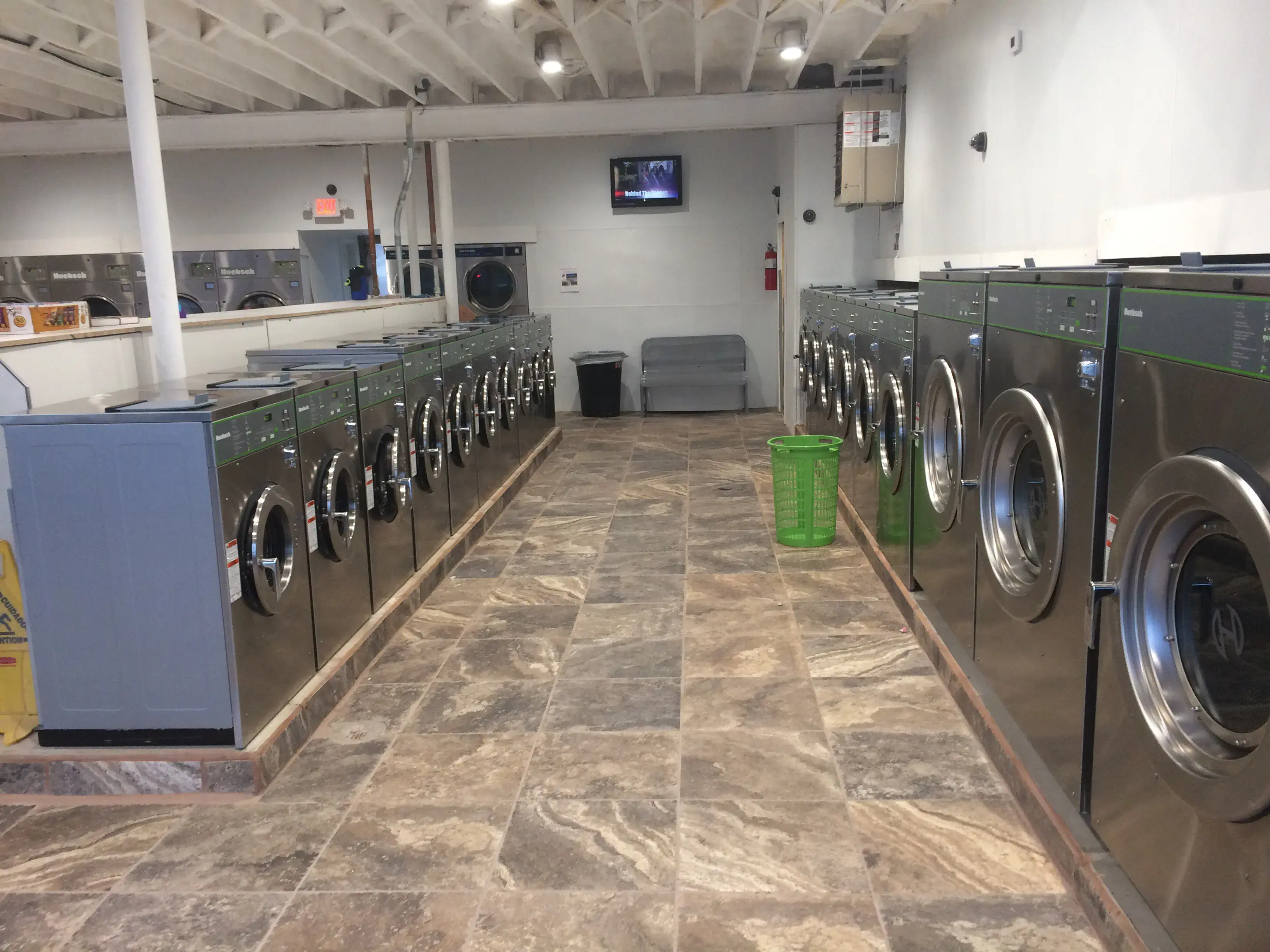 Best Wash Laundromat thumbnail 16
