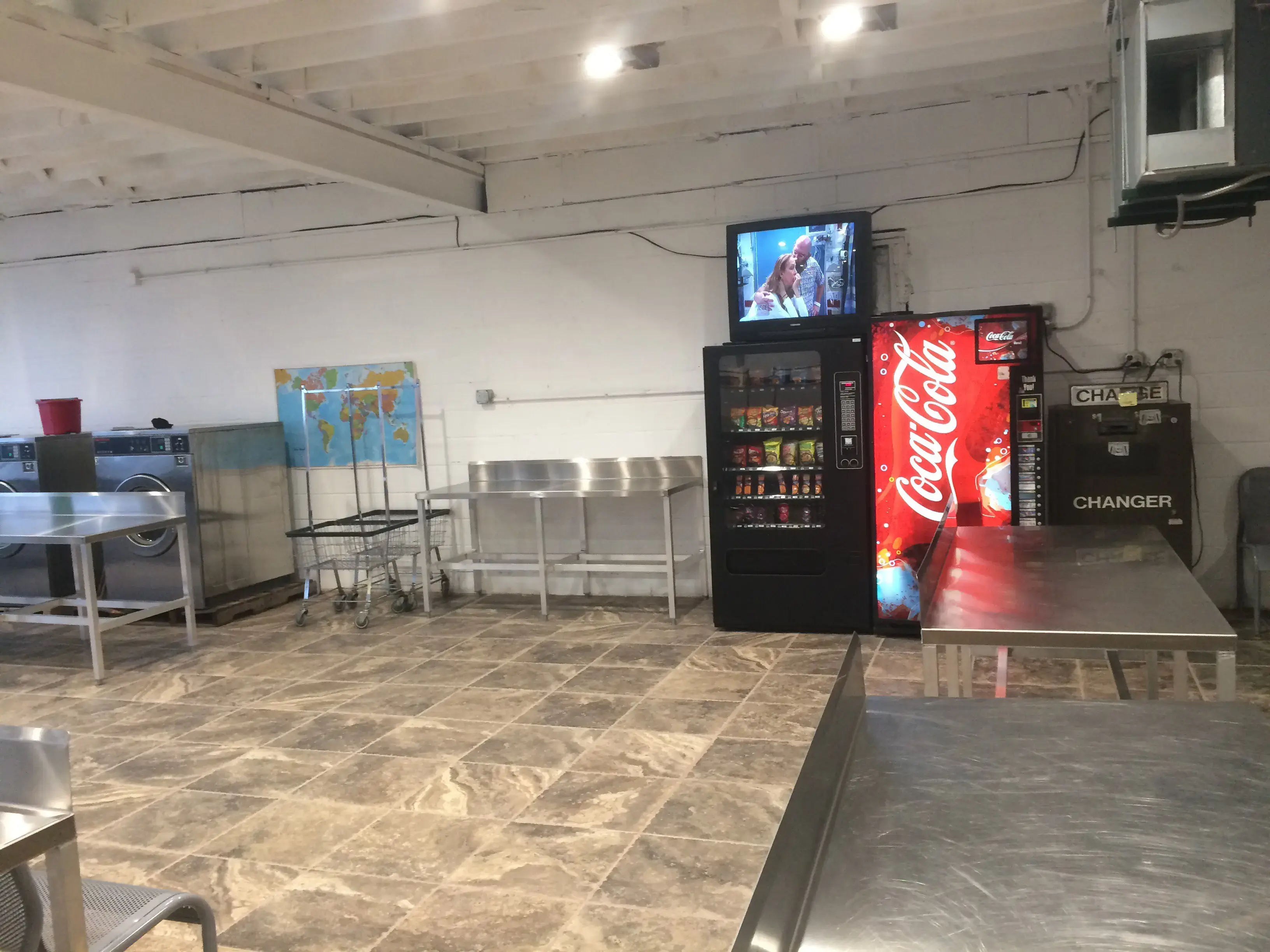 Best Wash Laundromat - Image 4