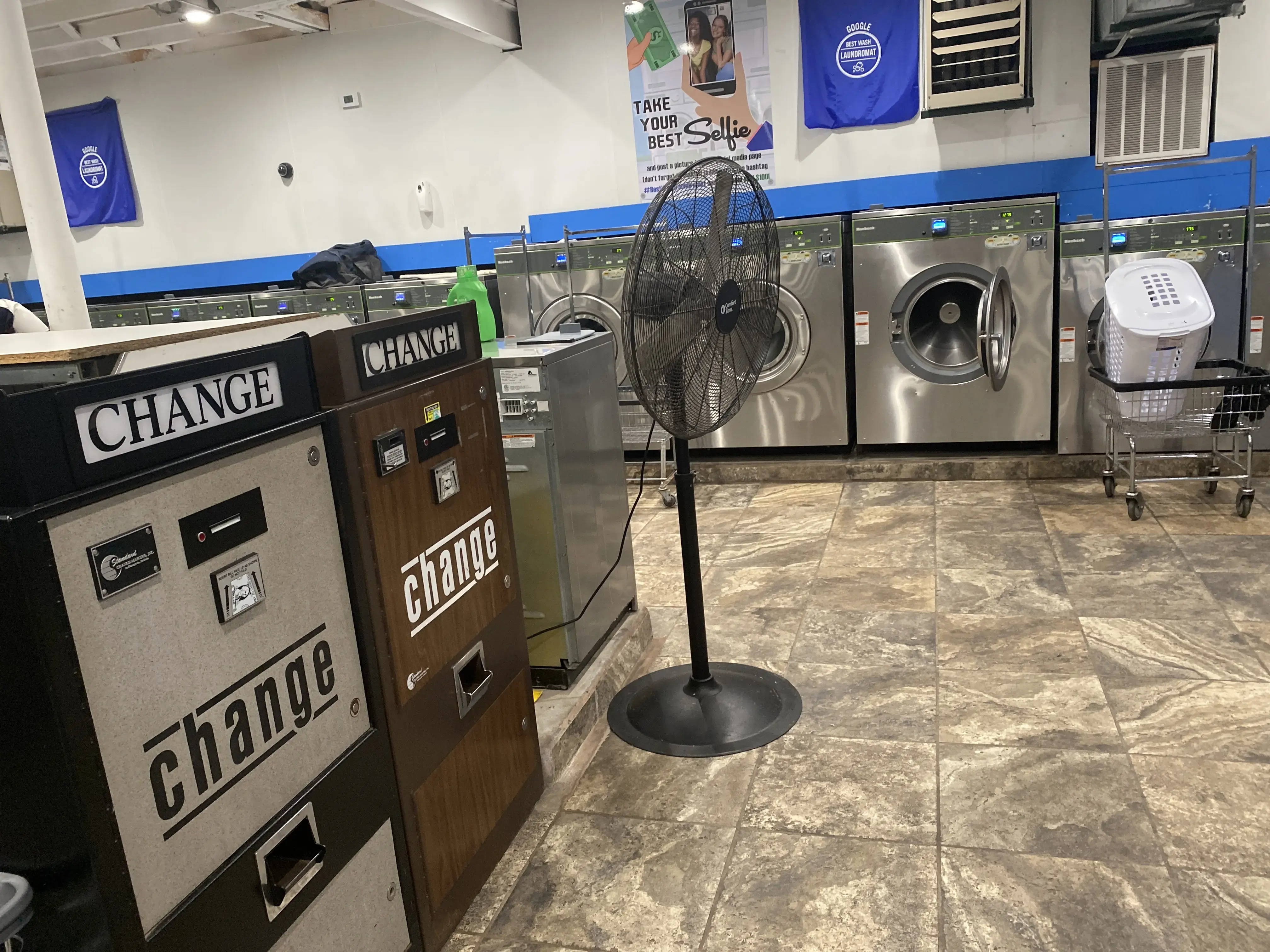 Best Wash Laundromat thumbnail 10
