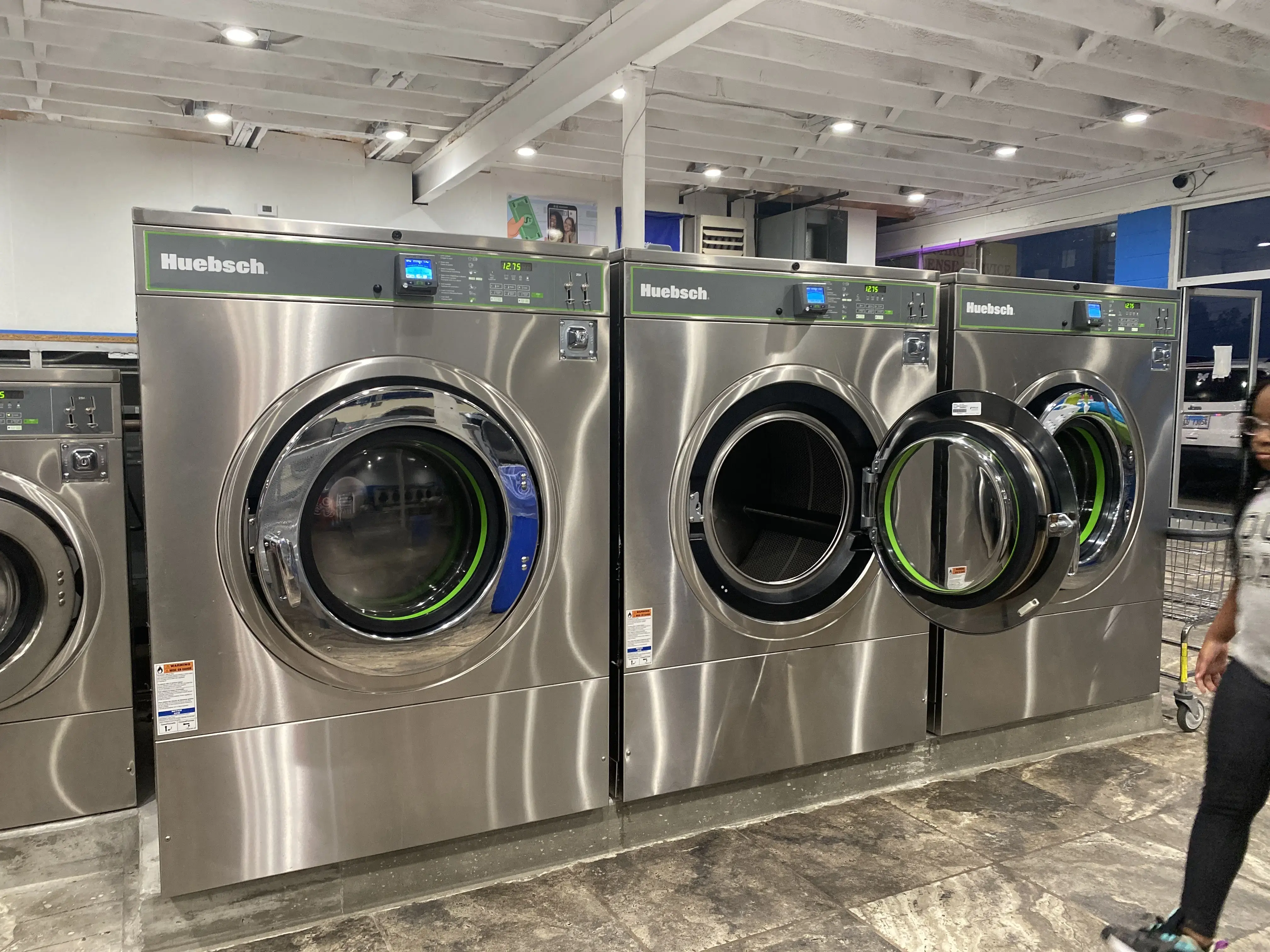 Best Wash Laundromat - Image 18