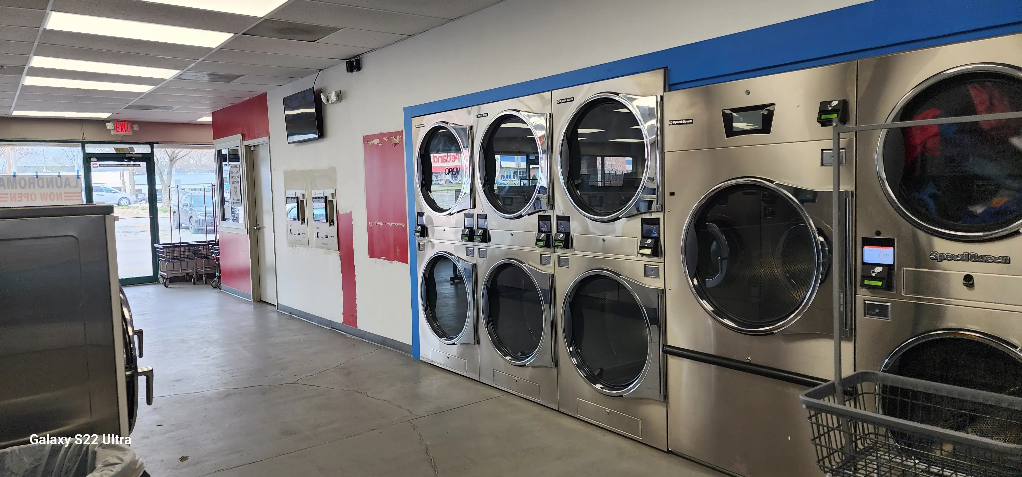 Best Wash Laundromats - Blue Springs - Image 19