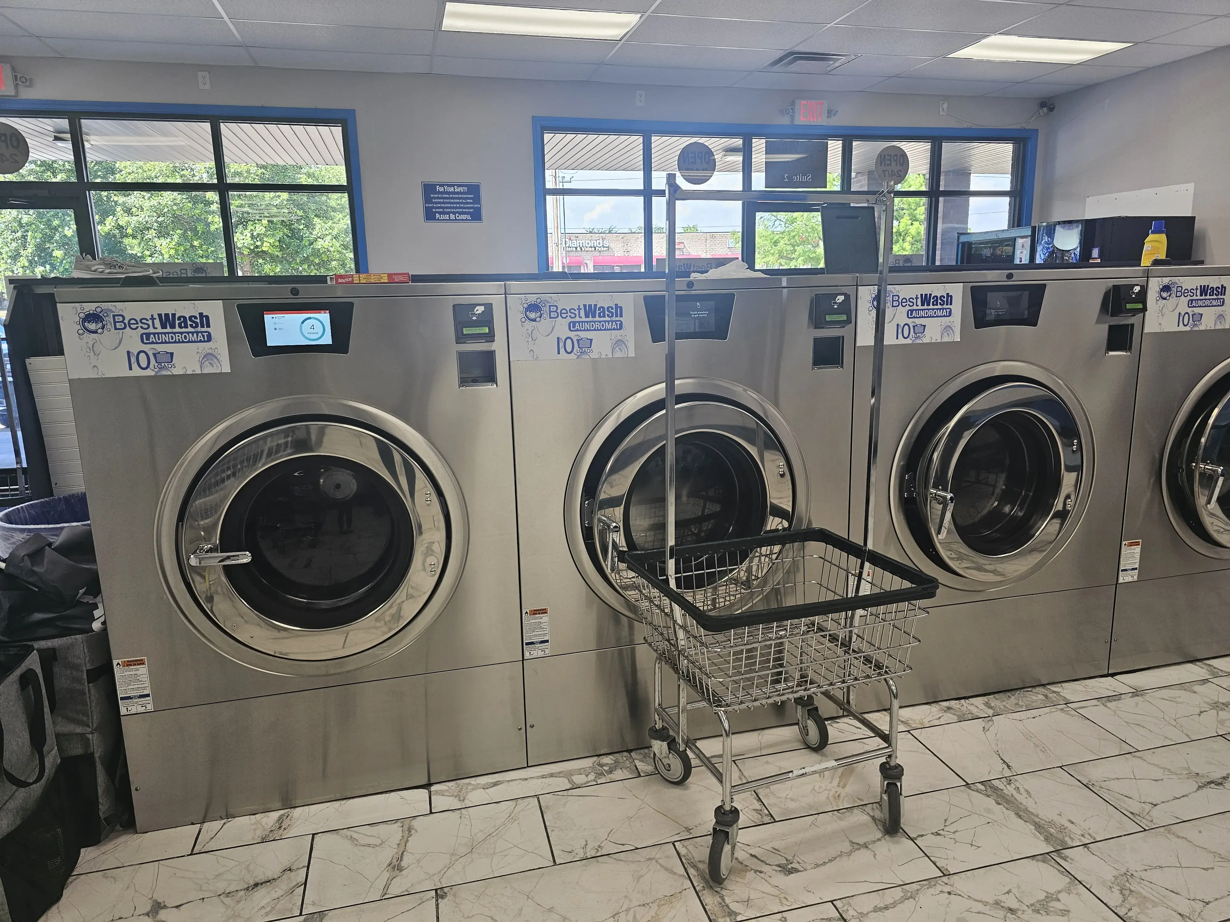 Best Wash Laundromats - Northbrook Dr thumbnail 20