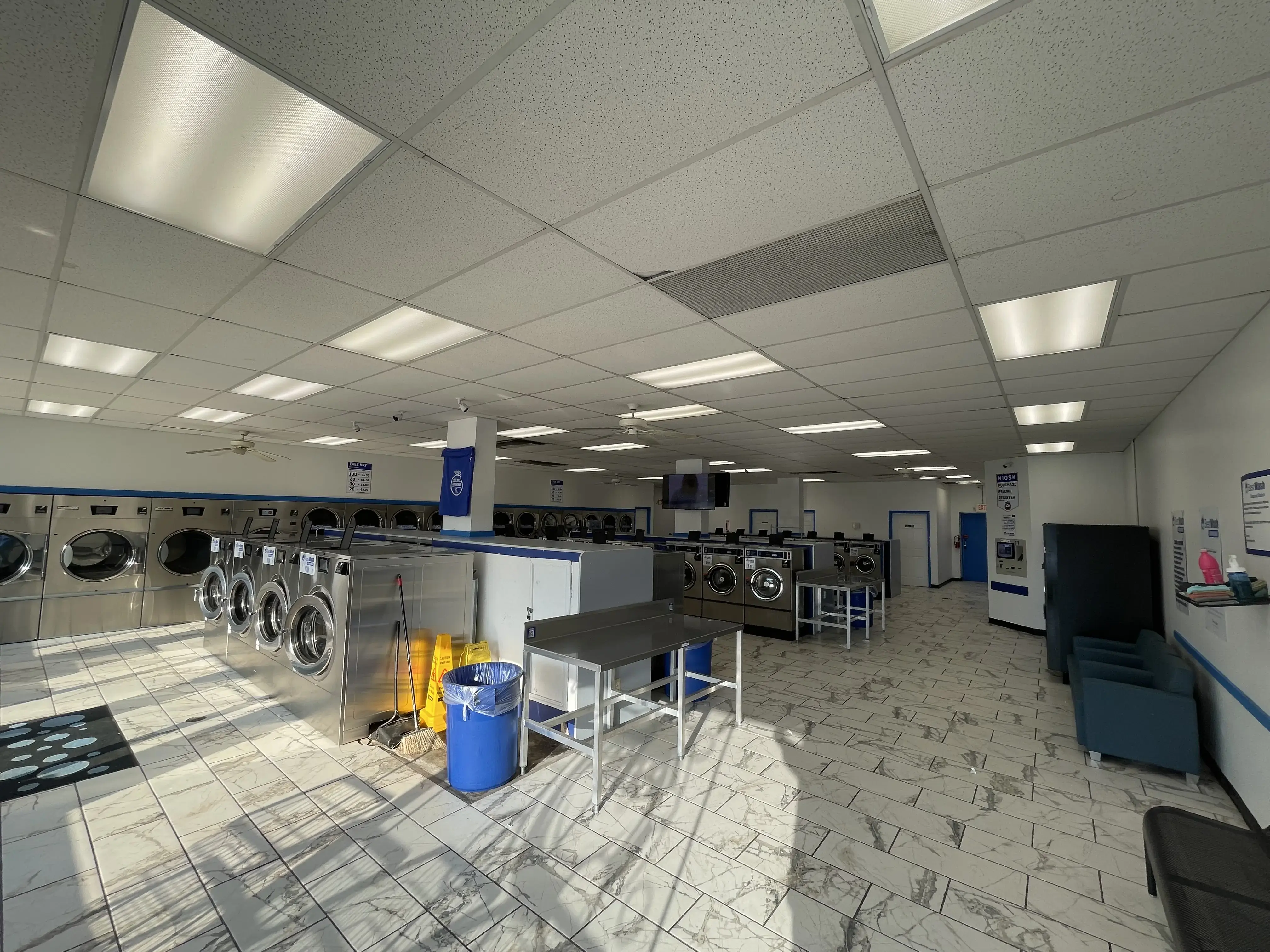 Best Wash Laundromats - Ritz Center - Image 5