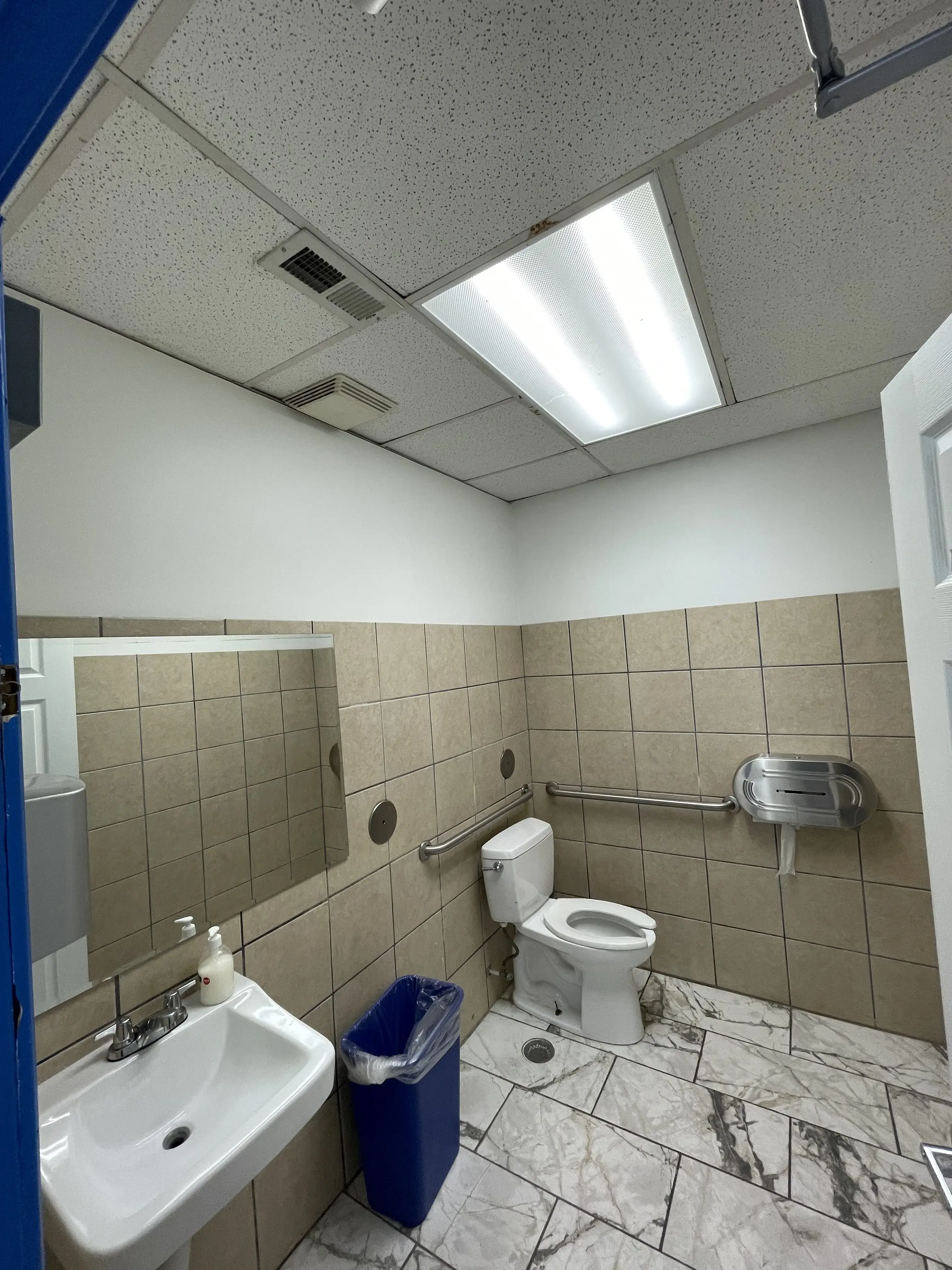 Best Wash Laundromats - Ritz Center - Image 14