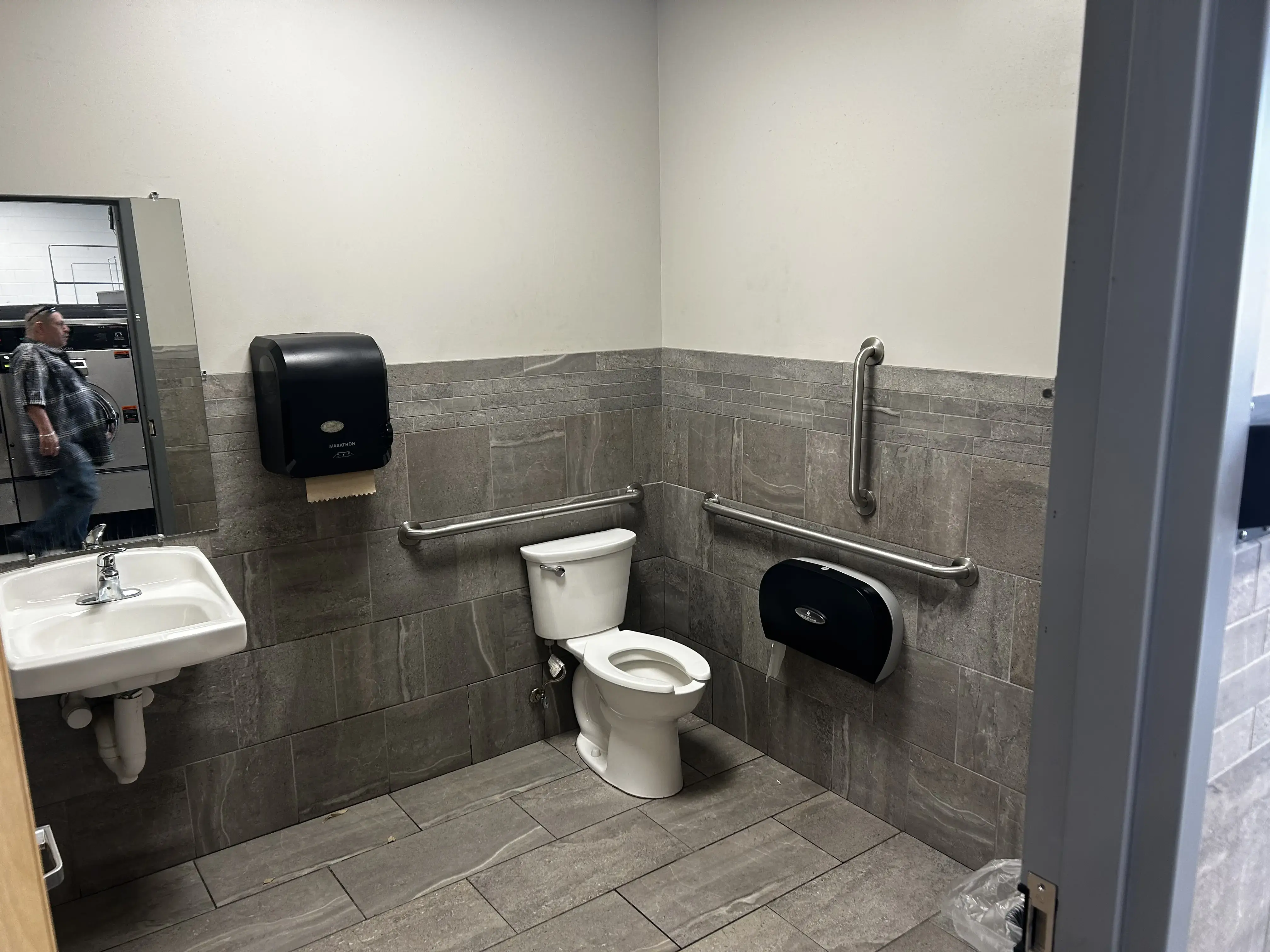 Best Wash Laundromats - State Ave. - Image 11