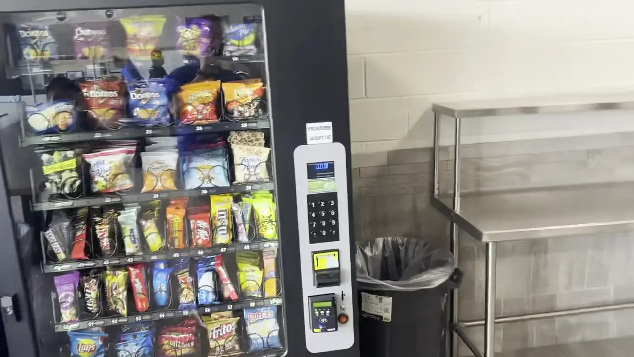 Best Wash Laundromats - State Ave. thumbnail 7