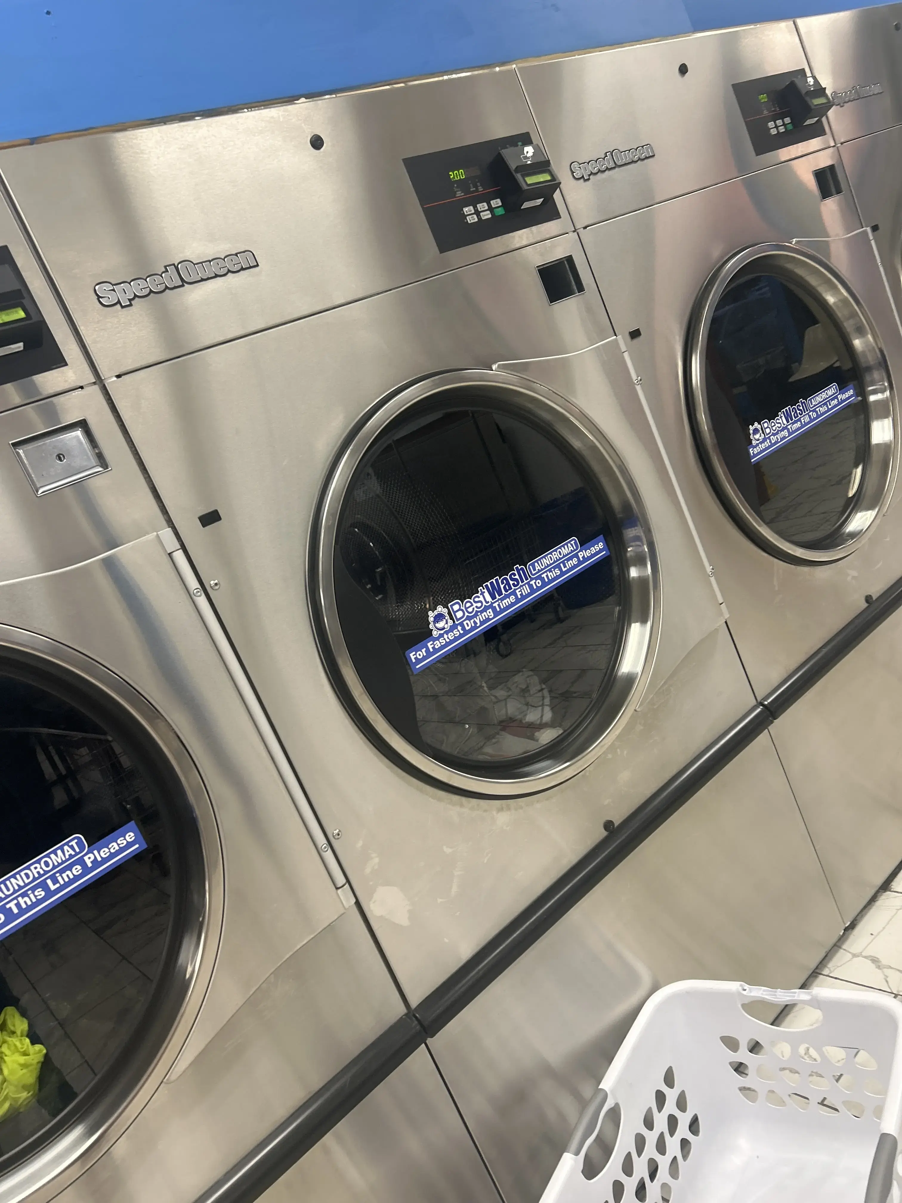 Best Wash Laundromats – East Sangamon Ave thumbnail 1