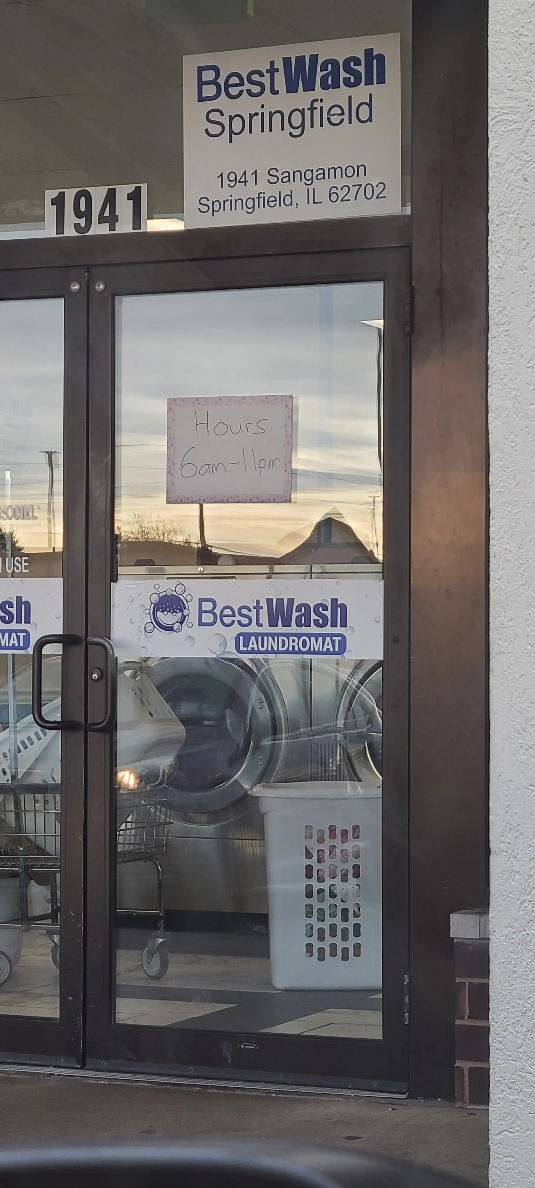 Best Wash Laundromats – East Sangamon Ave - Image 9