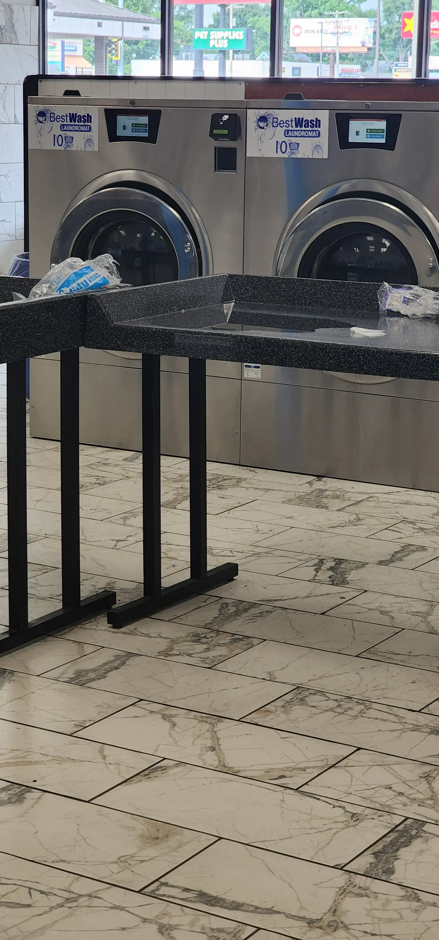 Best Wash Laundromats – East Sangamon Ave - Image 13