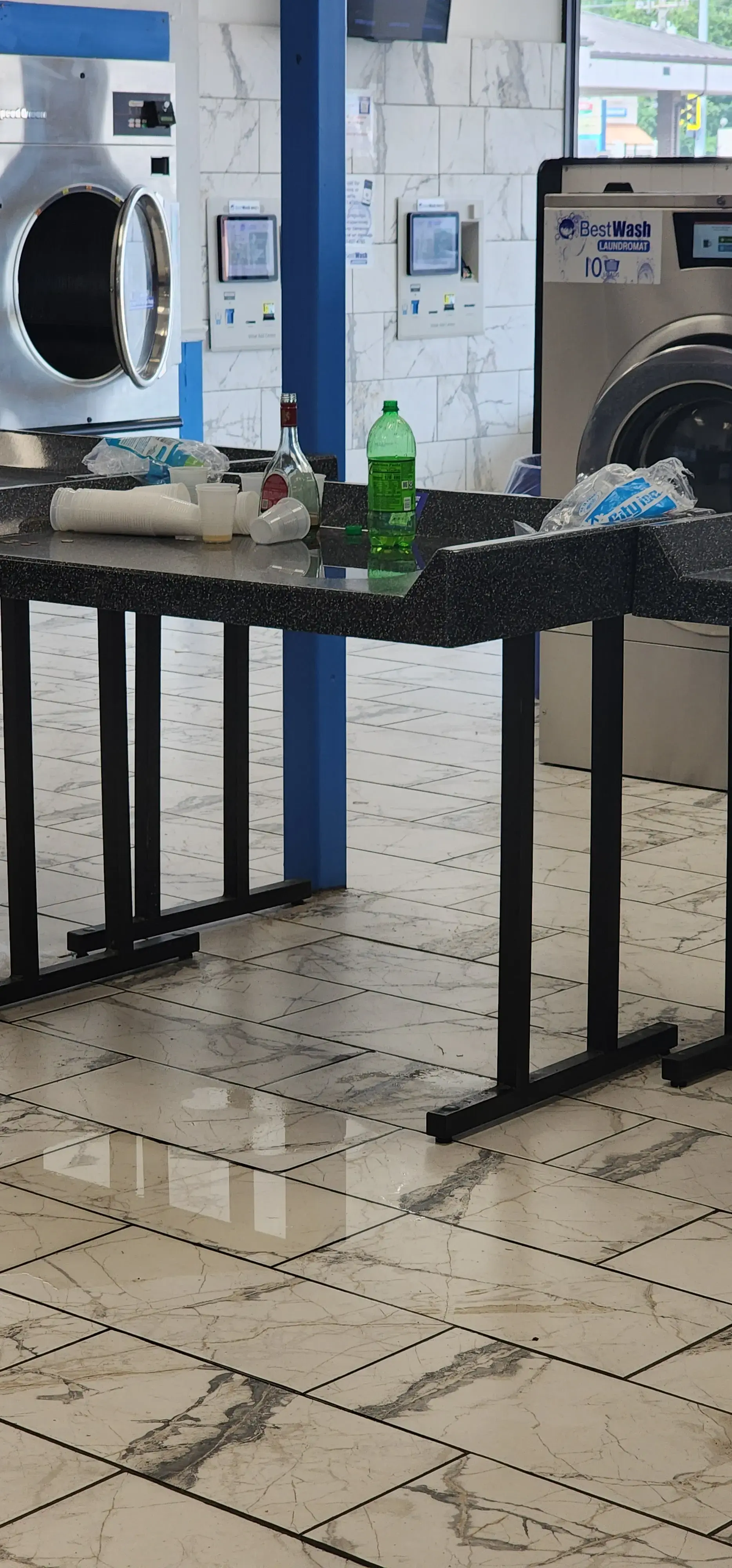 Best Wash Laundromats – East Sangamon Ave - Image 11