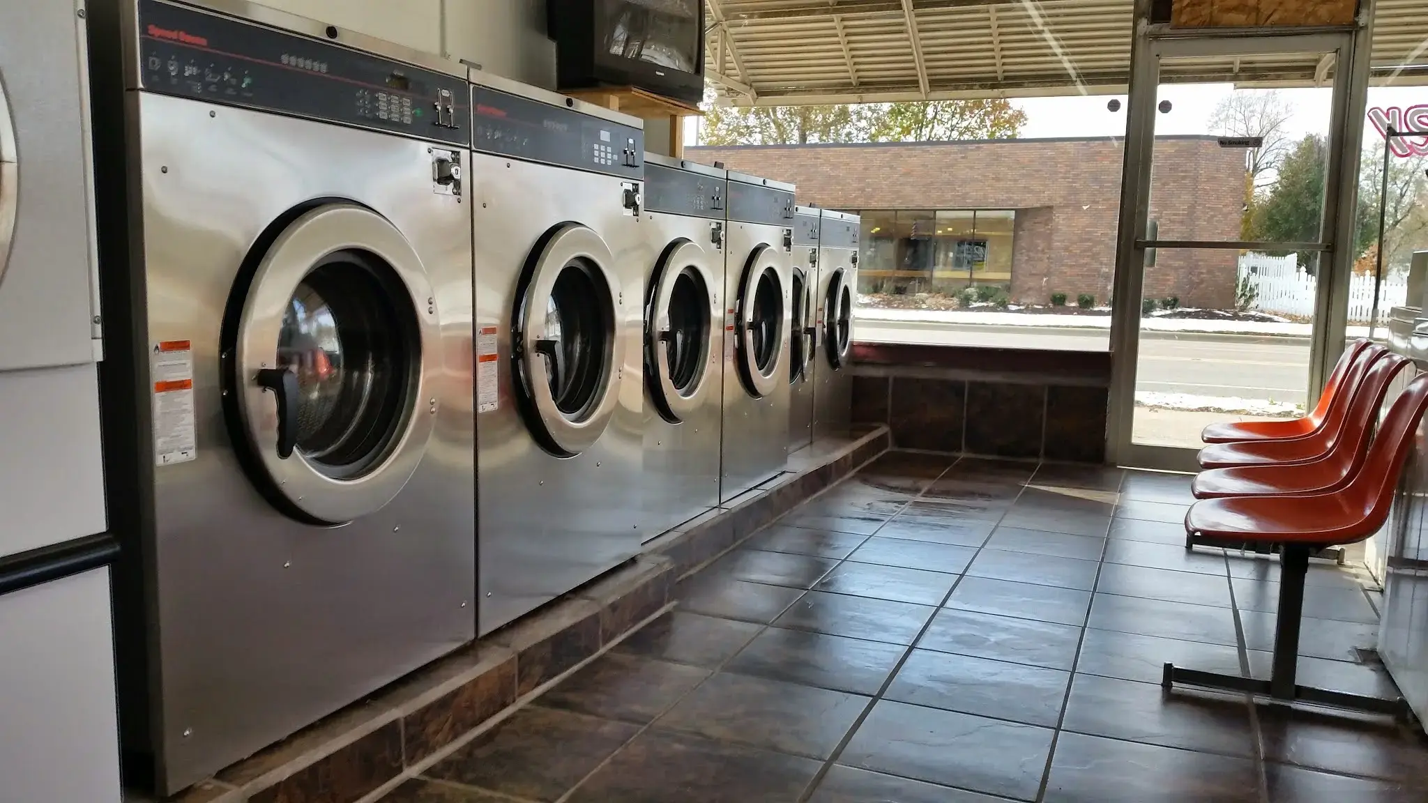 Best Wash Laundromats – North Central Avenue - Image 13