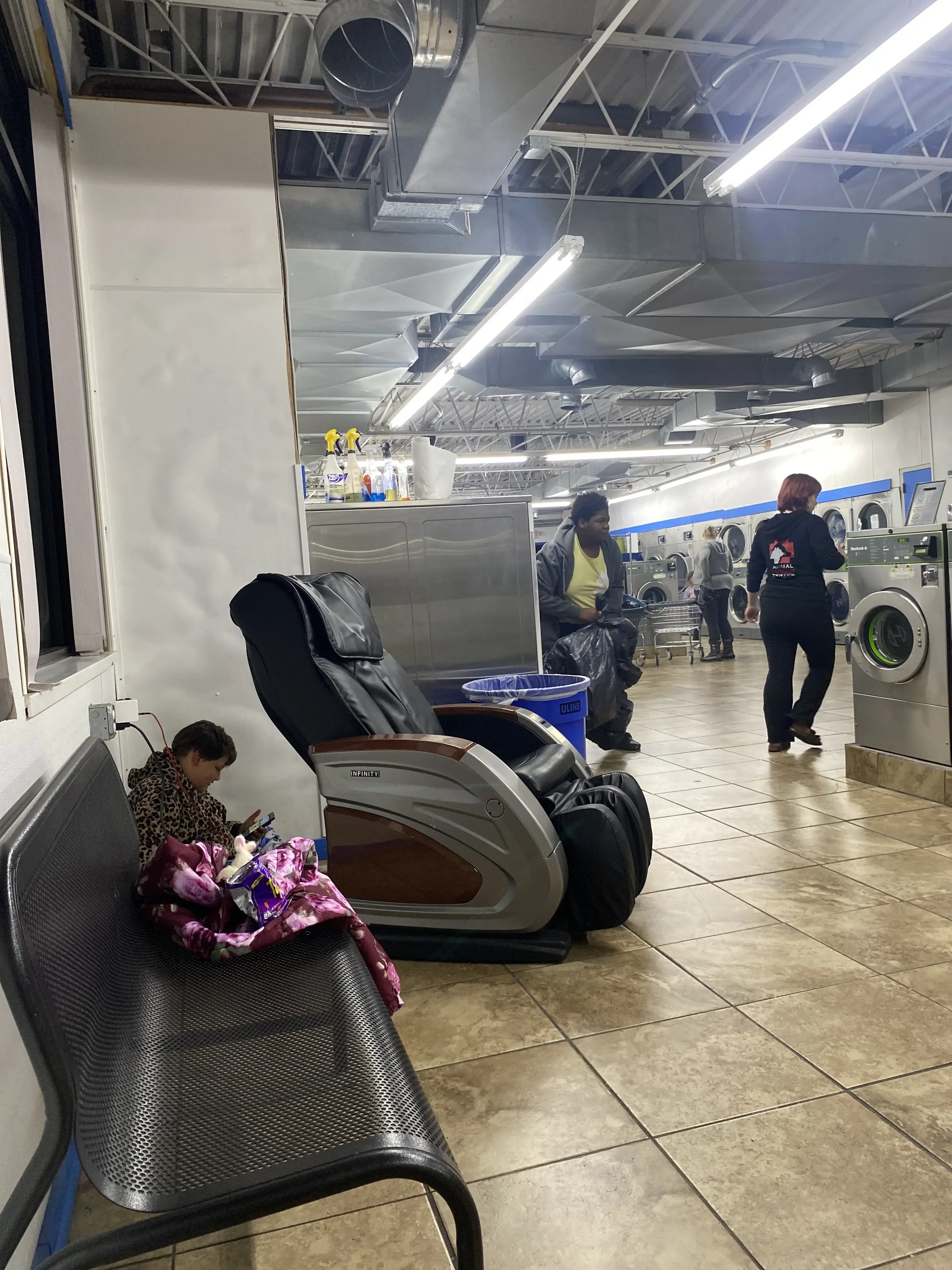 Best Wash Laundromats – West Main - Image 7