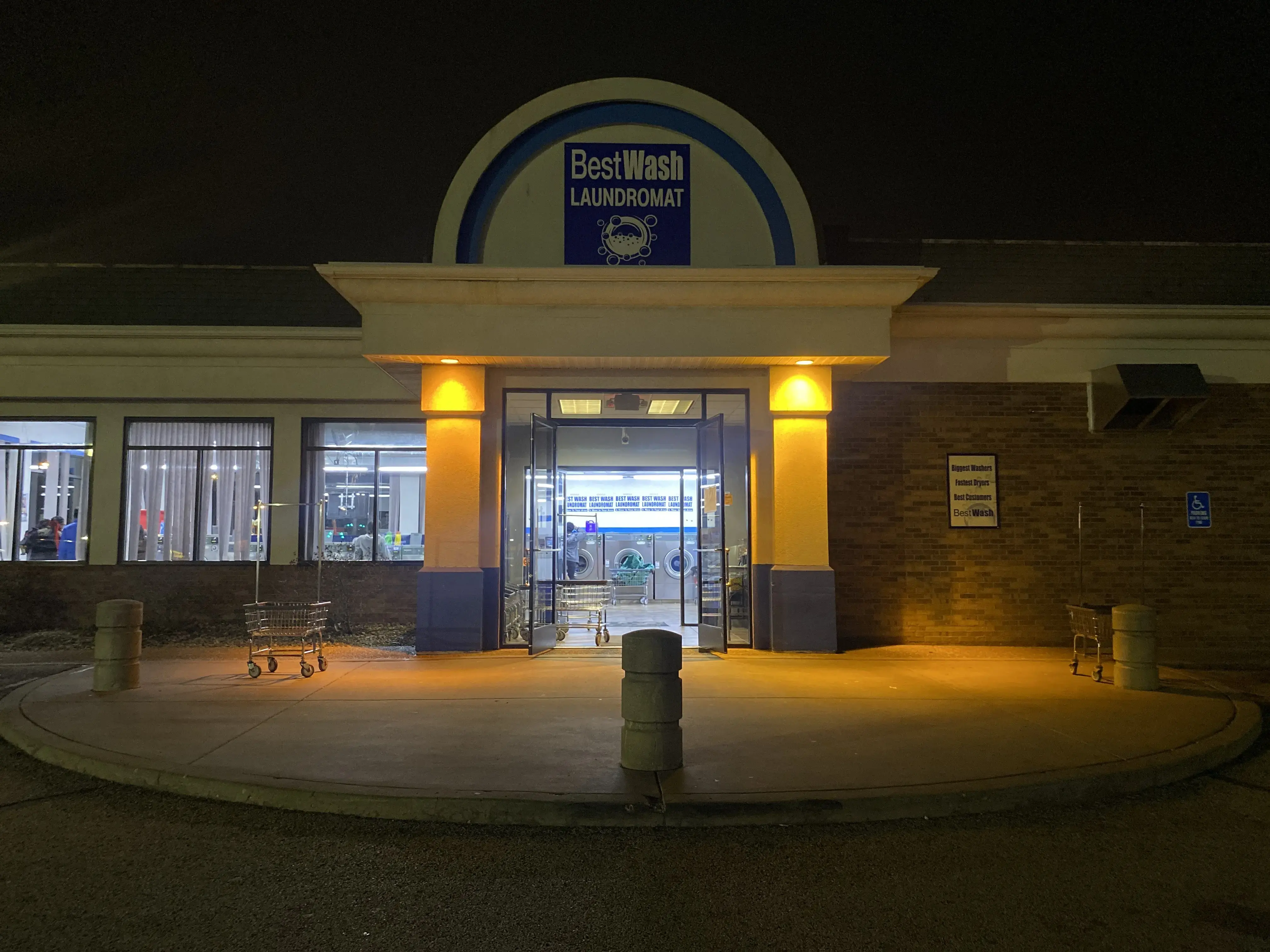 Best Wash Laundromats – West Main - Image 11