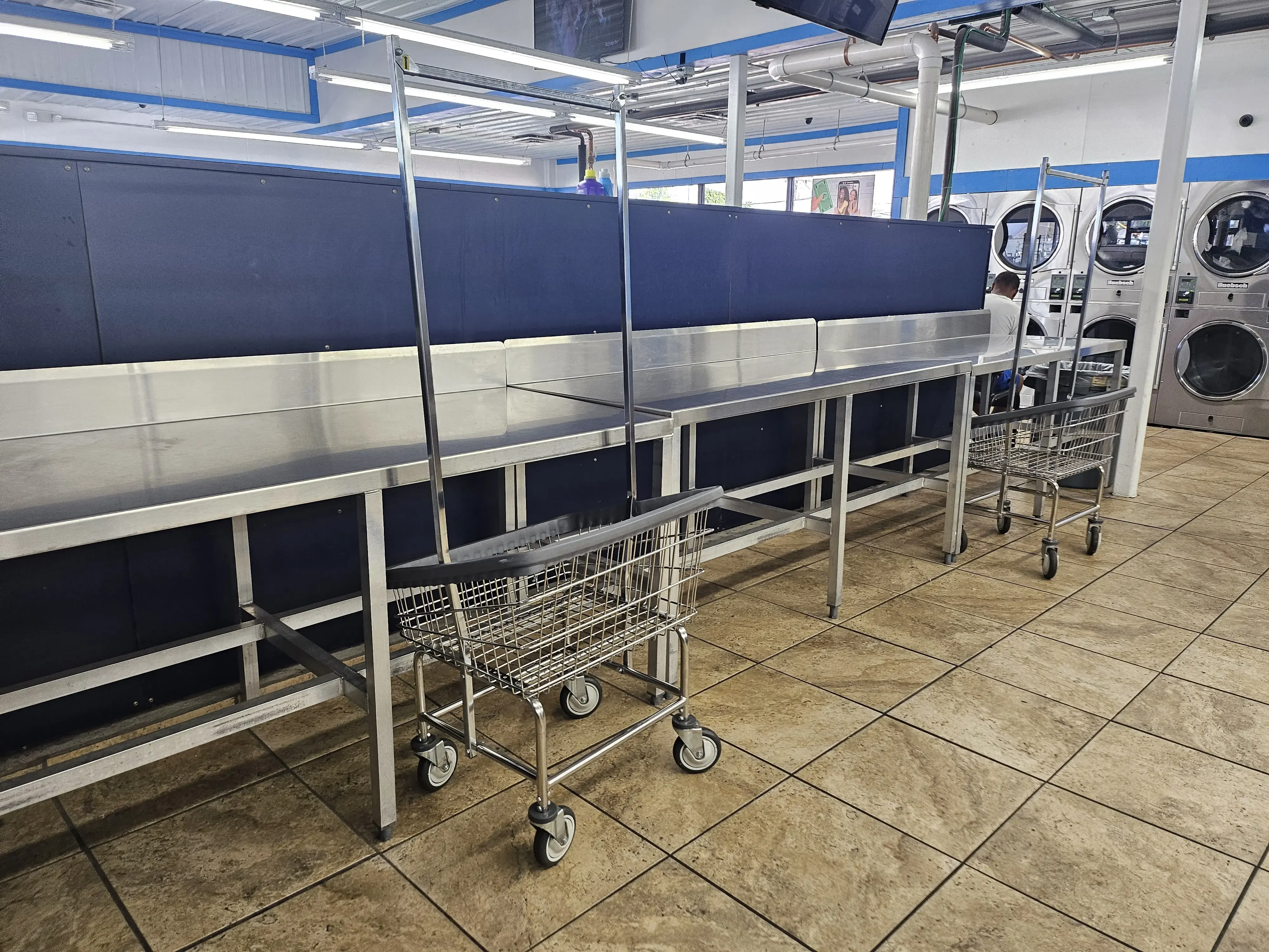 Best Wash Laundromats – Woodson Road thumbnail 5