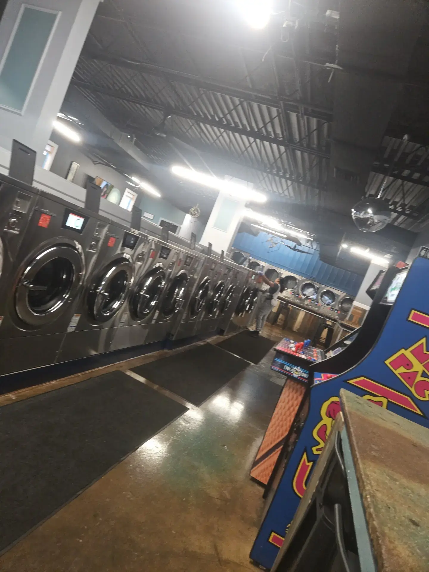 Big Bubbles Laundromat - Image 5