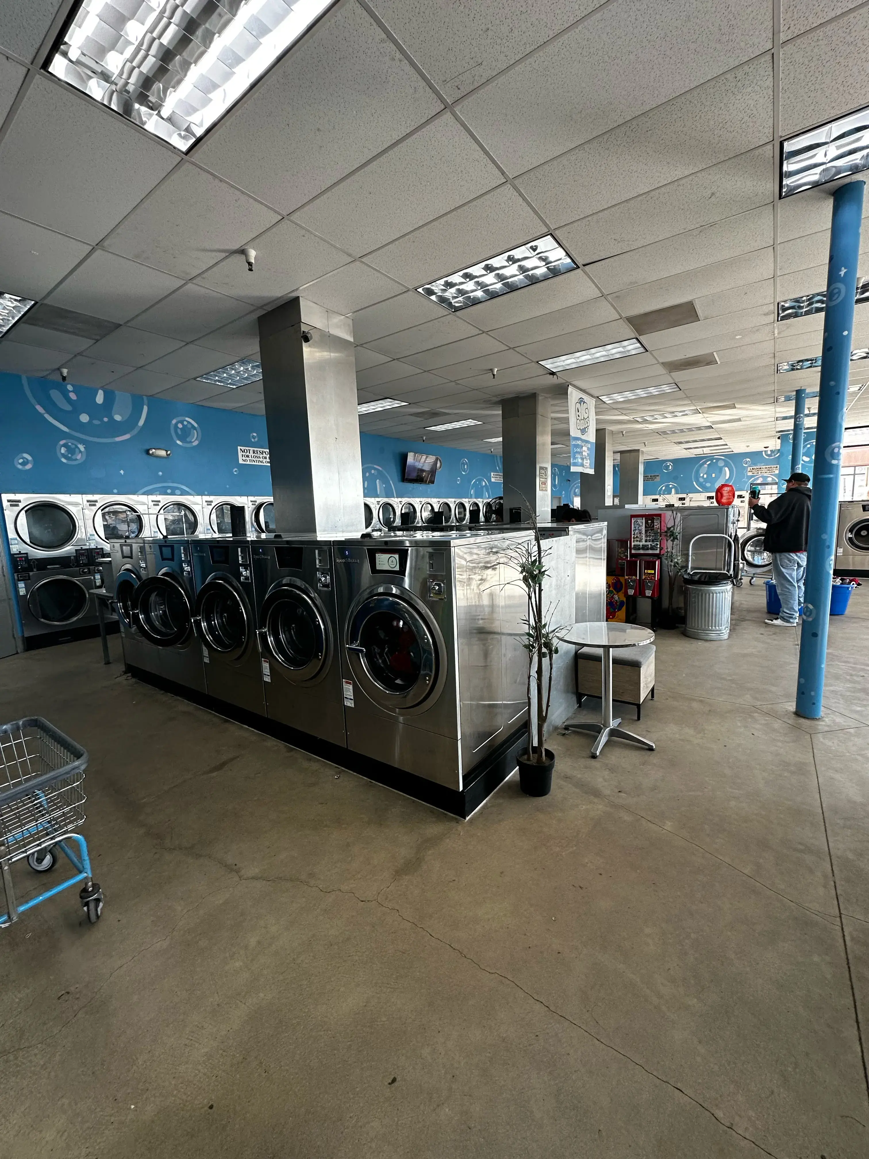 Big Bubbles Laundry - Image 17