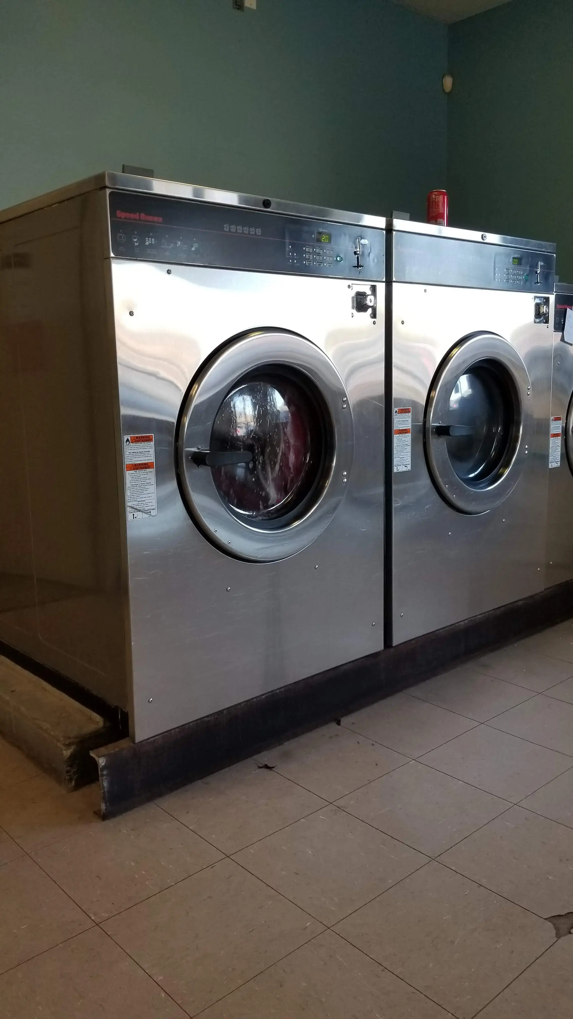 Big Wash Laundromat - Image 15