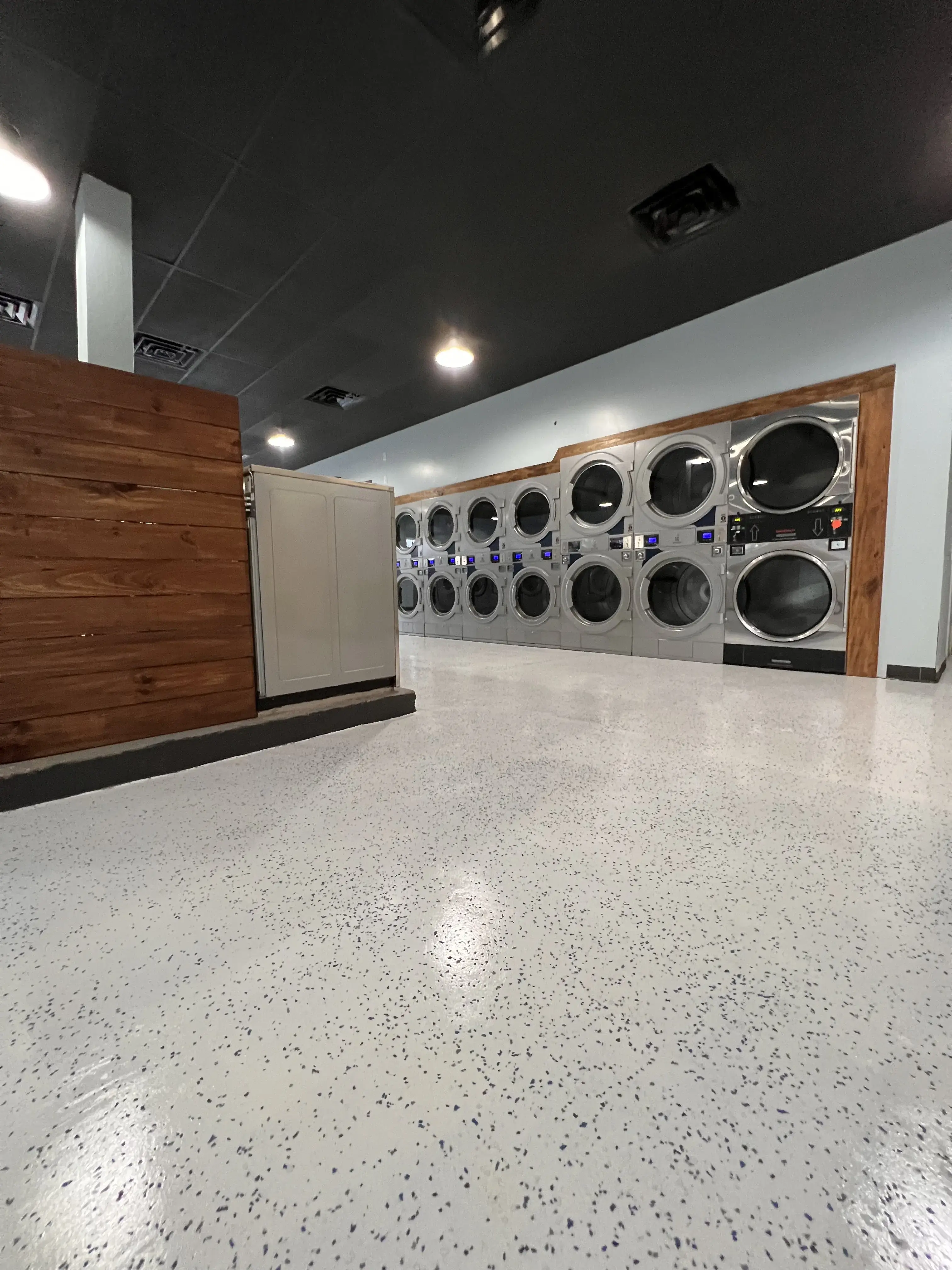 Big Wash Laundromat - Image 9
